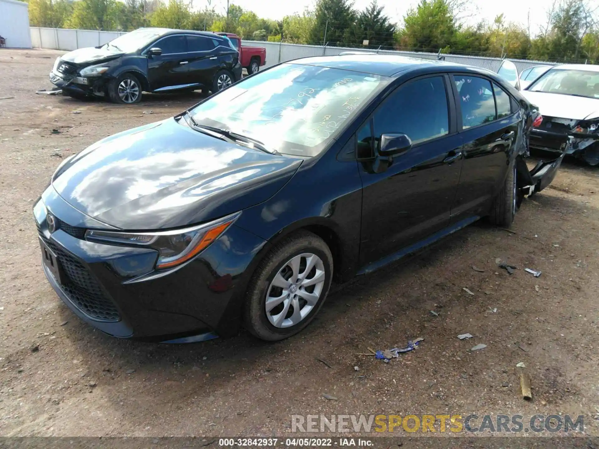 2 Photograph of a damaged car 5YFEPMAE1NP274792 TOYOTA COROLLA 2022