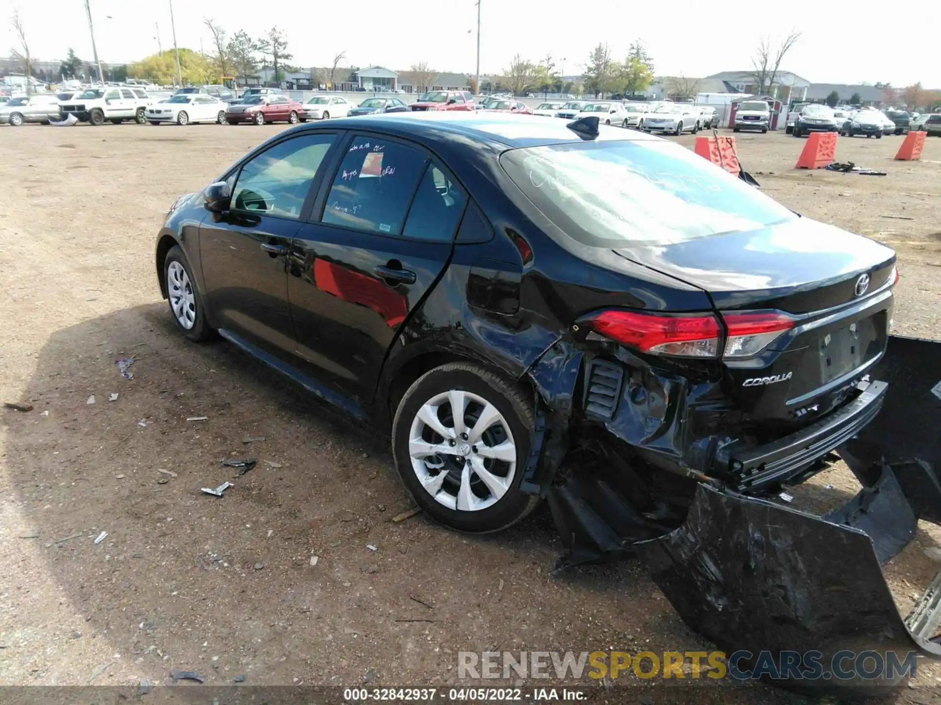 3 Photograph of a damaged car 5YFEPMAE1NP274792 TOYOTA COROLLA 2022