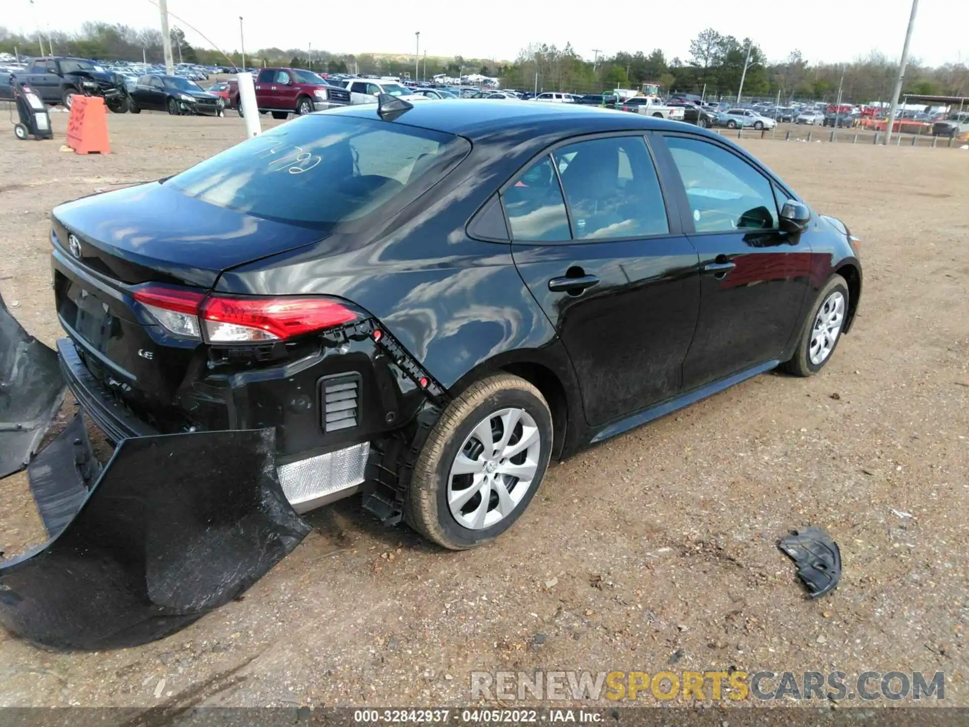 4 Photograph of a damaged car 5YFEPMAE1NP274792 TOYOTA COROLLA 2022