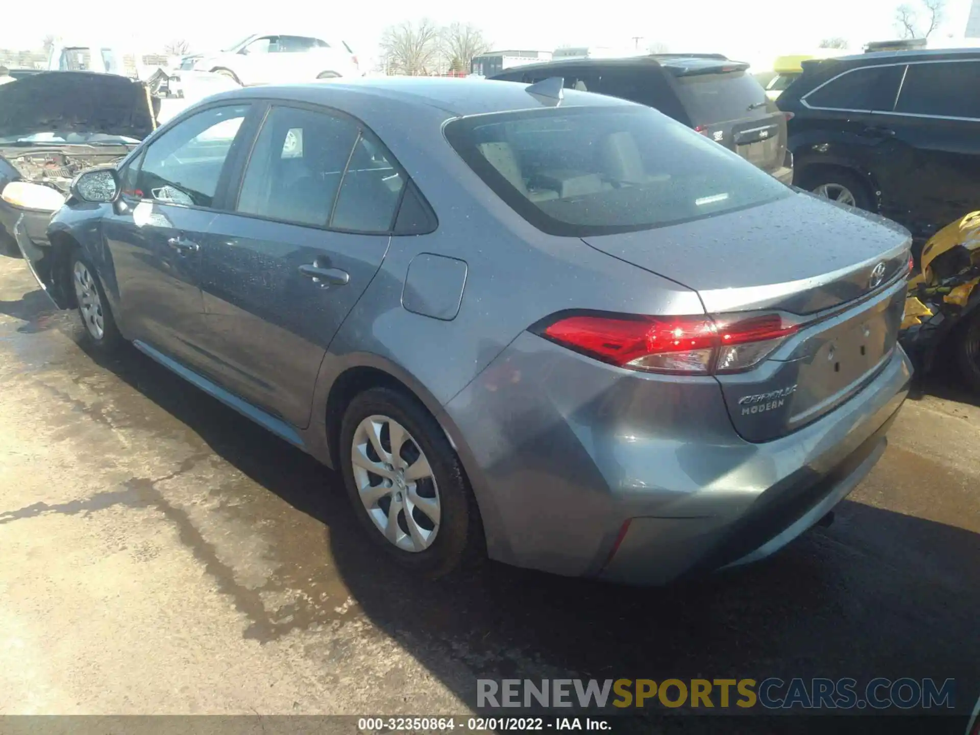 3 Photograph of a damaged car 5YFEPMAE1NP275635 TOYOTA COROLLA 2022