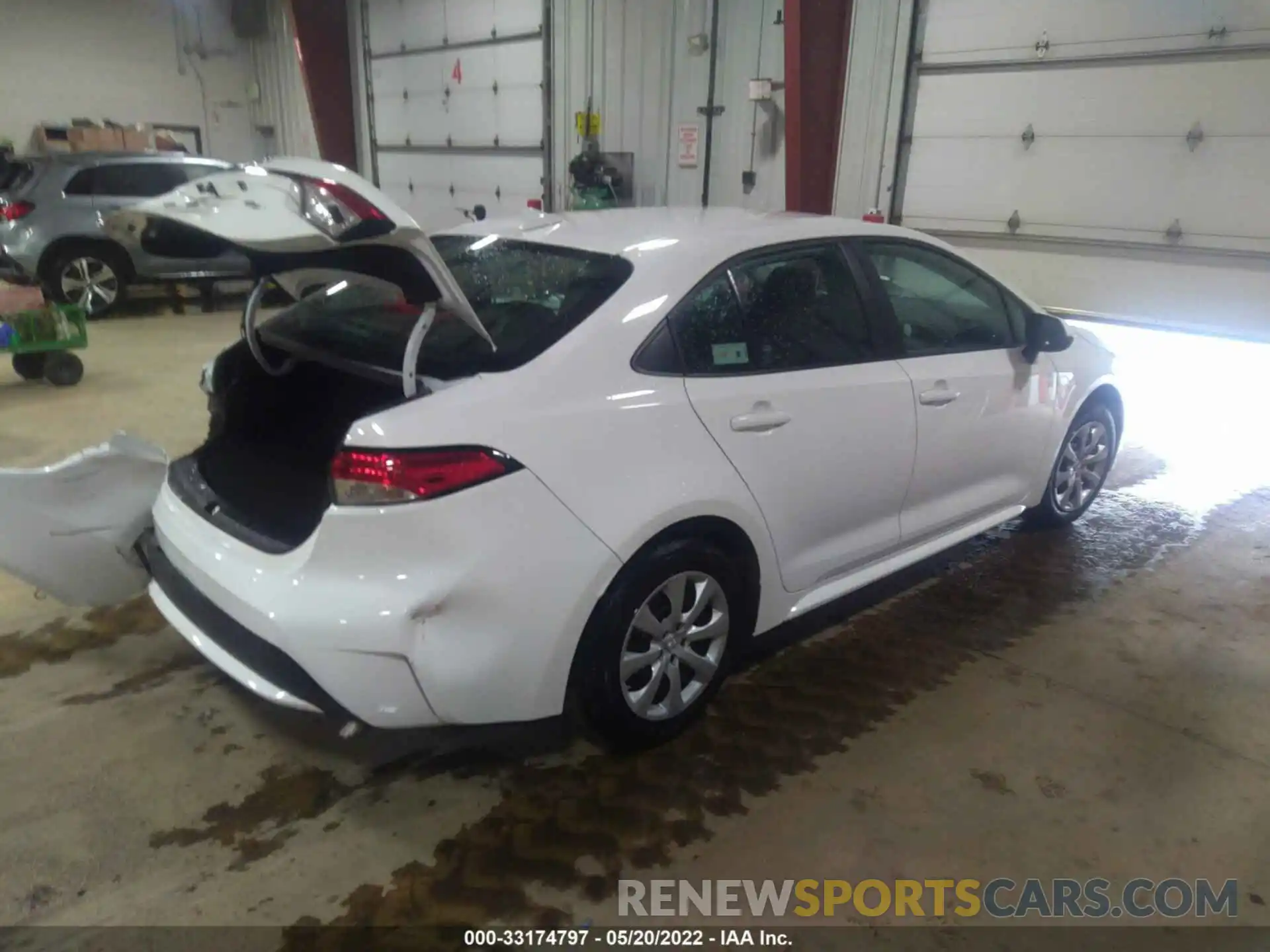 4 Photograph of a damaged car 5YFEPMAE1NP279989 TOYOTA COROLLA 2022