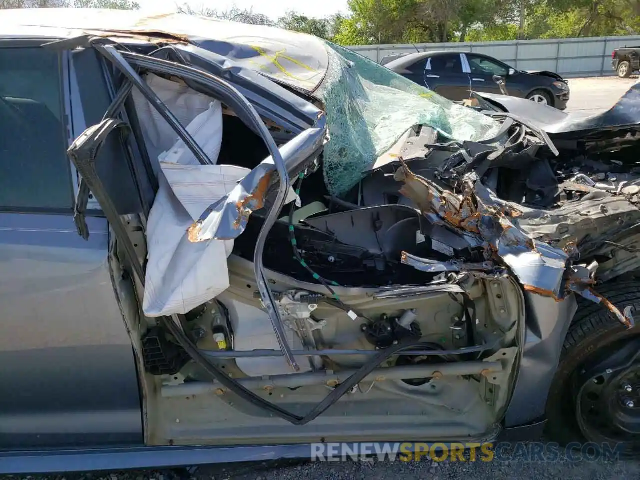 5 Photograph of a damaged car 5YFEPMAE1NP281869 TOYOTA COROLLA 2022