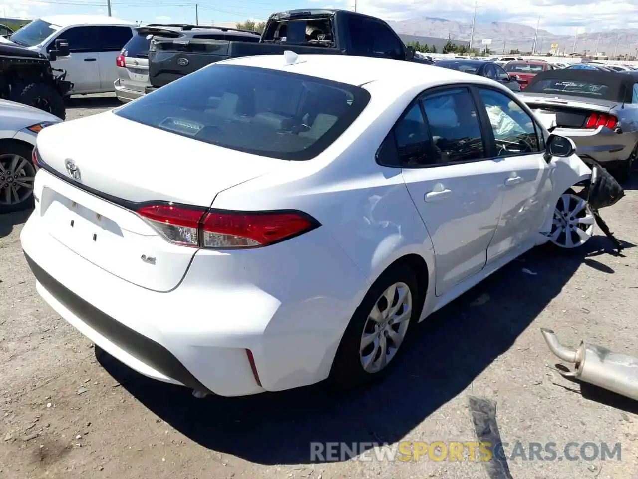 4 Photograph of a damaged car 5YFEPMAE1NP283802 TOYOTA COROLLA 2022