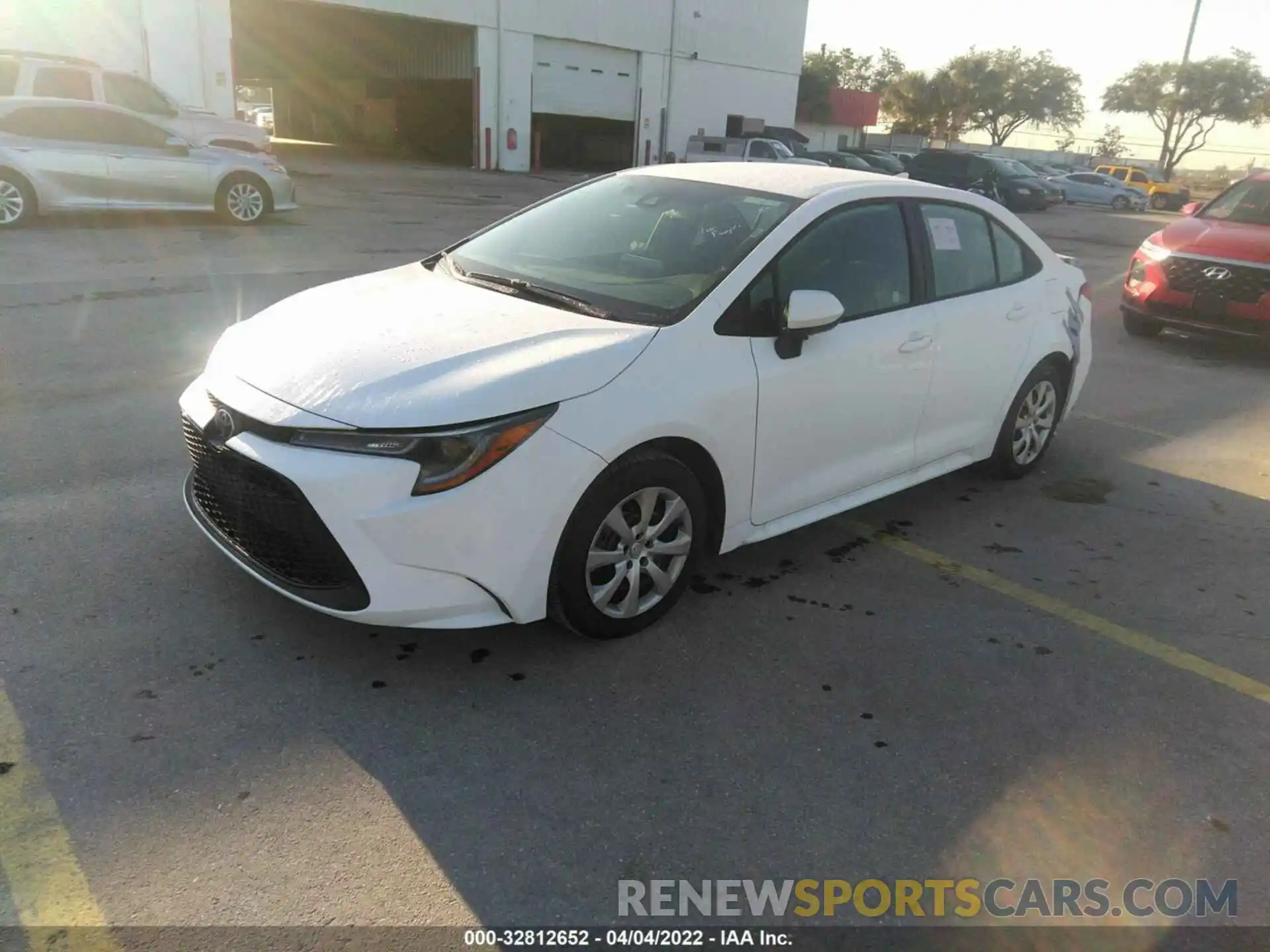 2 Photograph of a damaged car 5YFEPMAE1NP293942 TOYOTA COROLLA 2022