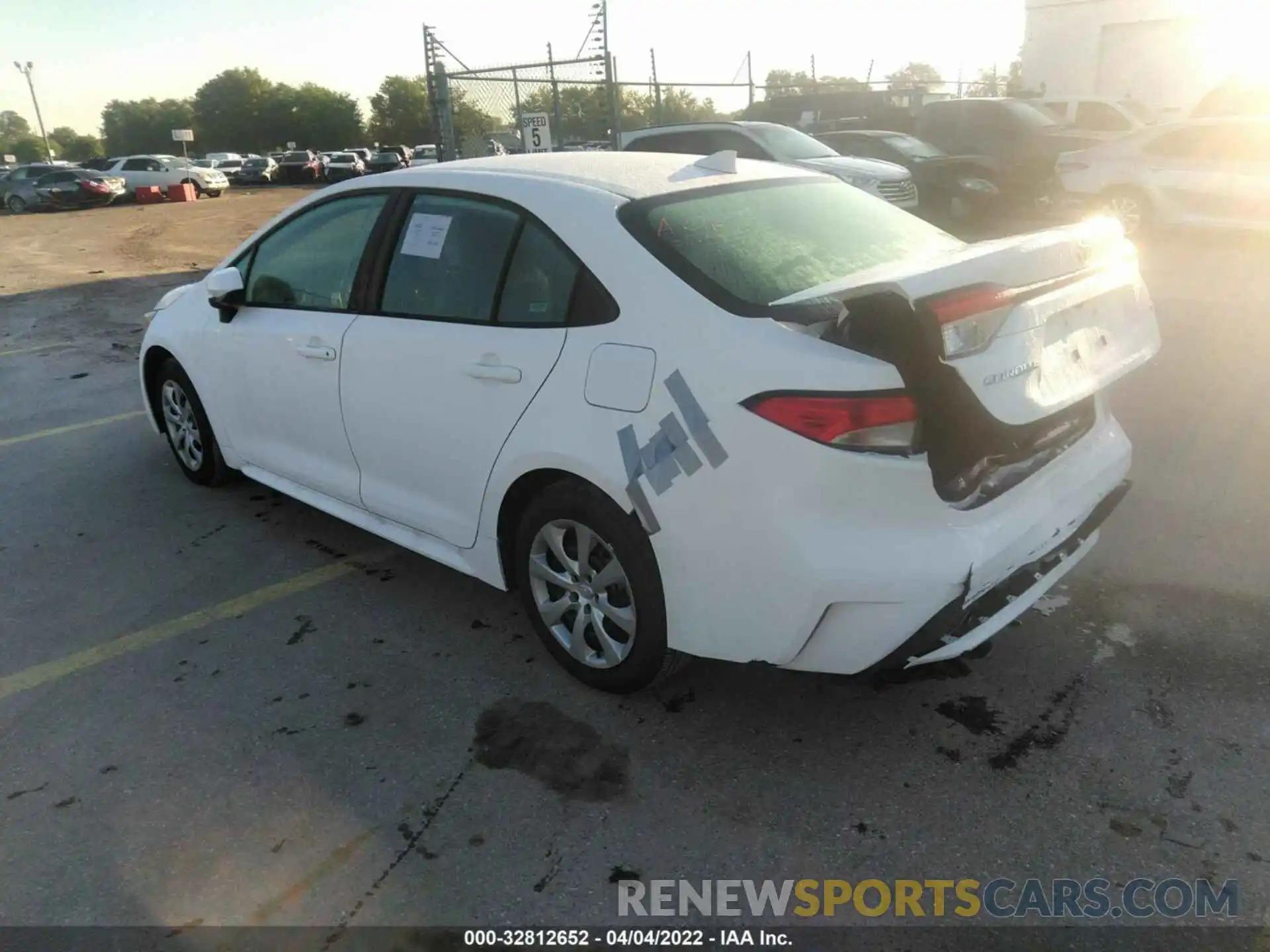 3 Photograph of a damaged car 5YFEPMAE1NP293942 TOYOTA COROLLA 2022