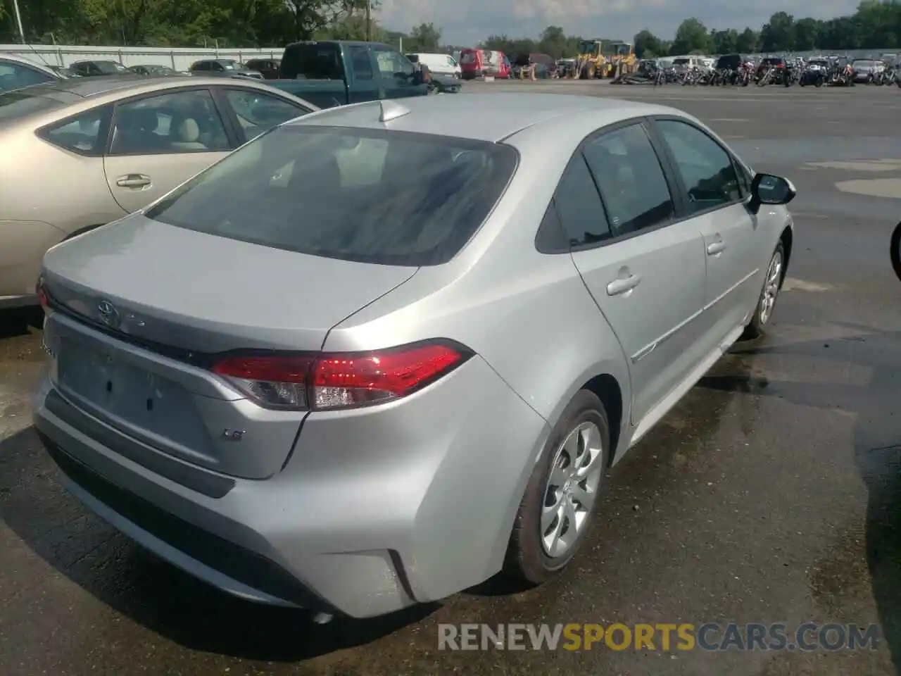 4 Photograph of a damaged car 5YFEPMAE1NP301229 TOYOTA COROLLA 2022