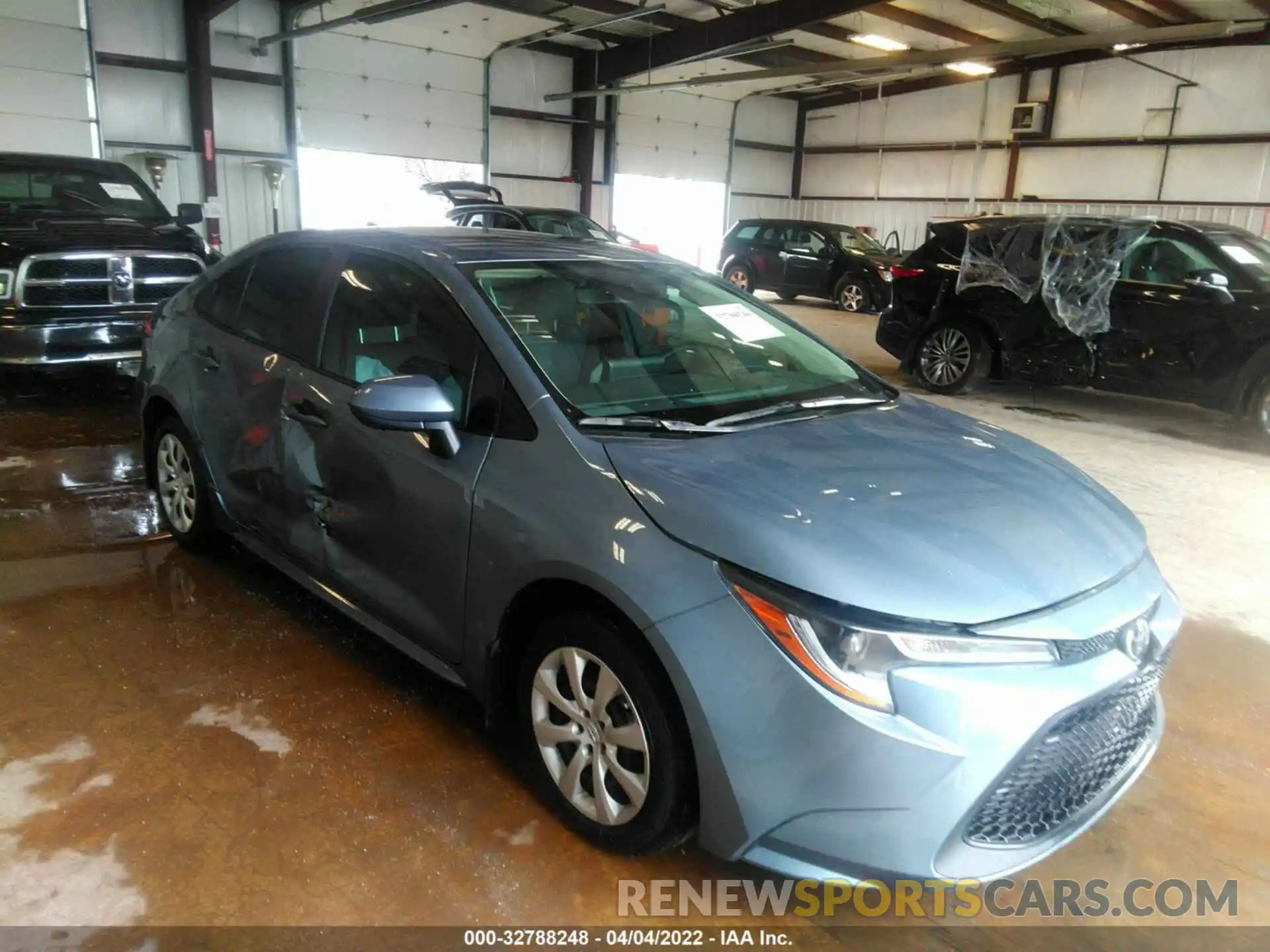 1 Photograph of a damaged car 5YFEPMAE1NP301893 TOYOTA COROLLA 2022