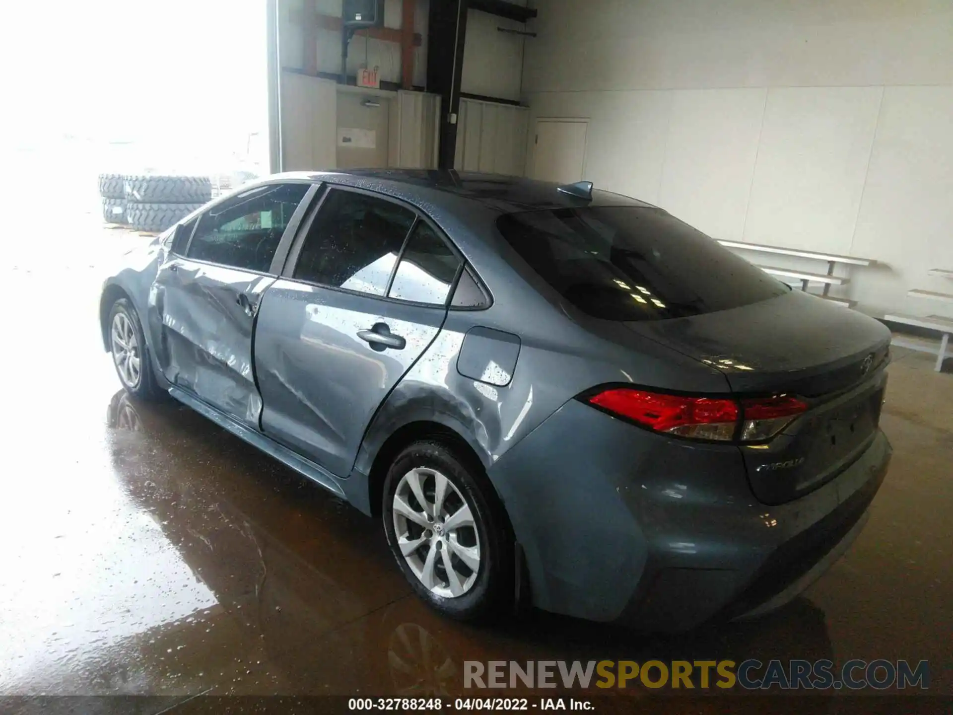 3 Photograph of a damaged car 5YFEPMAE1NP301893 TOYOTA COROLLA 2022