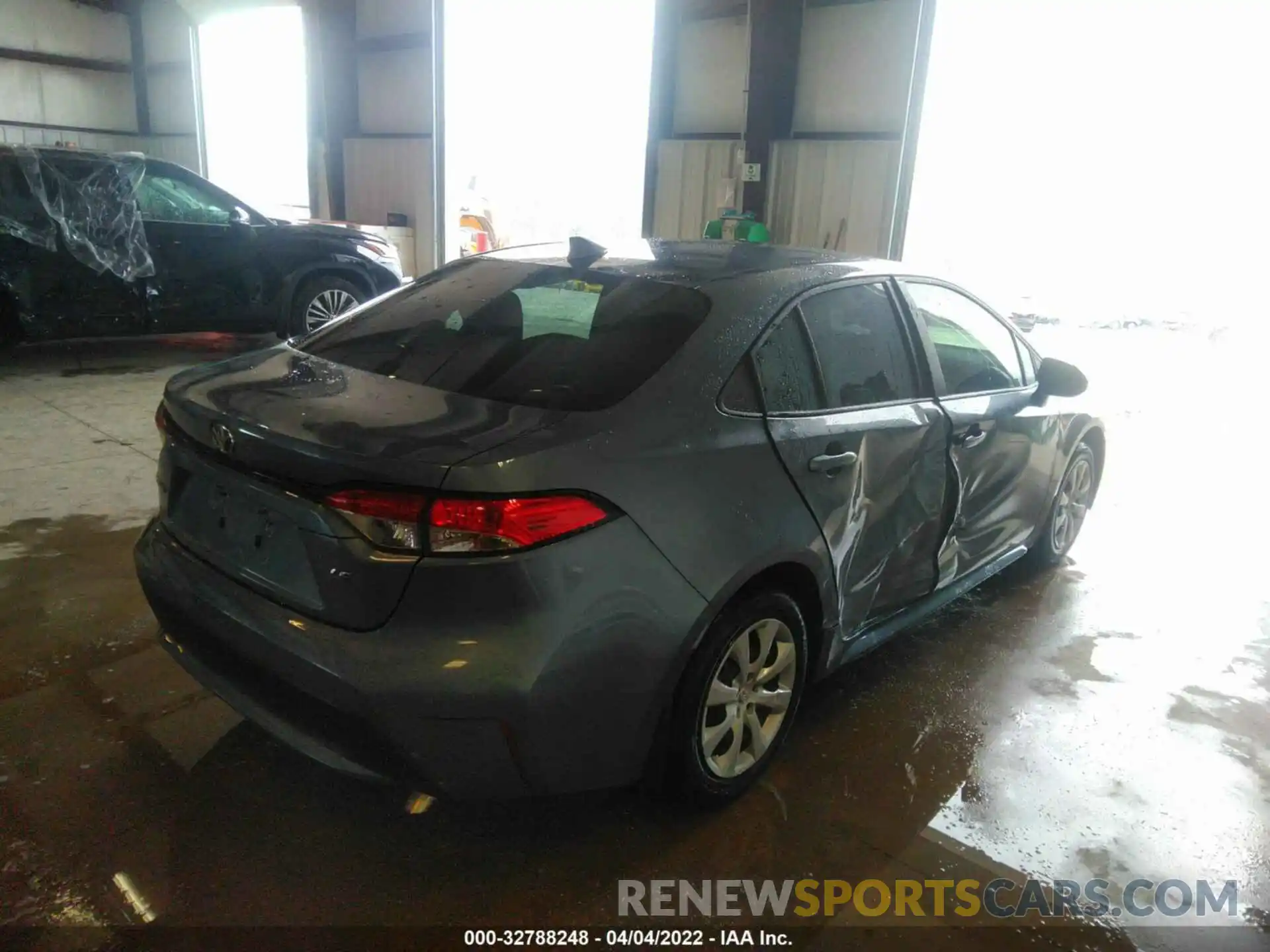 4 Photograph of a damaged car 5YFEPMAE1NP301893 TOYOTA COROLLA 2022