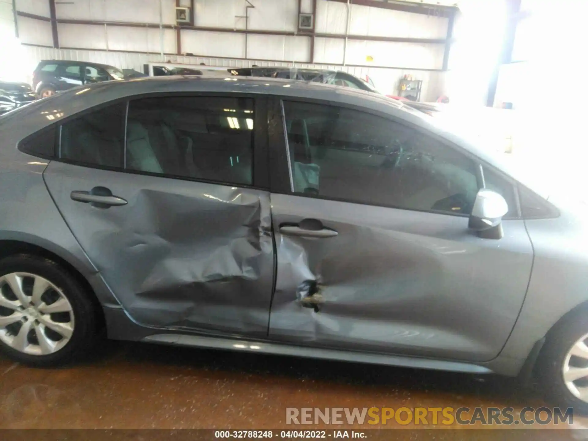 6 Photograph of a damaged car 5YFEPMAE1NP301893 TOYOTA COROLLA 2022