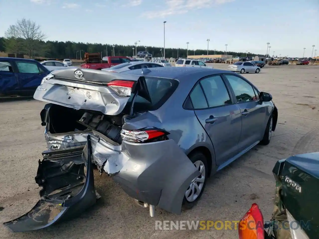 4 Photograph of a damaged car 5YFEPMAE1NP303398 TOYOTA COROLLA 2022