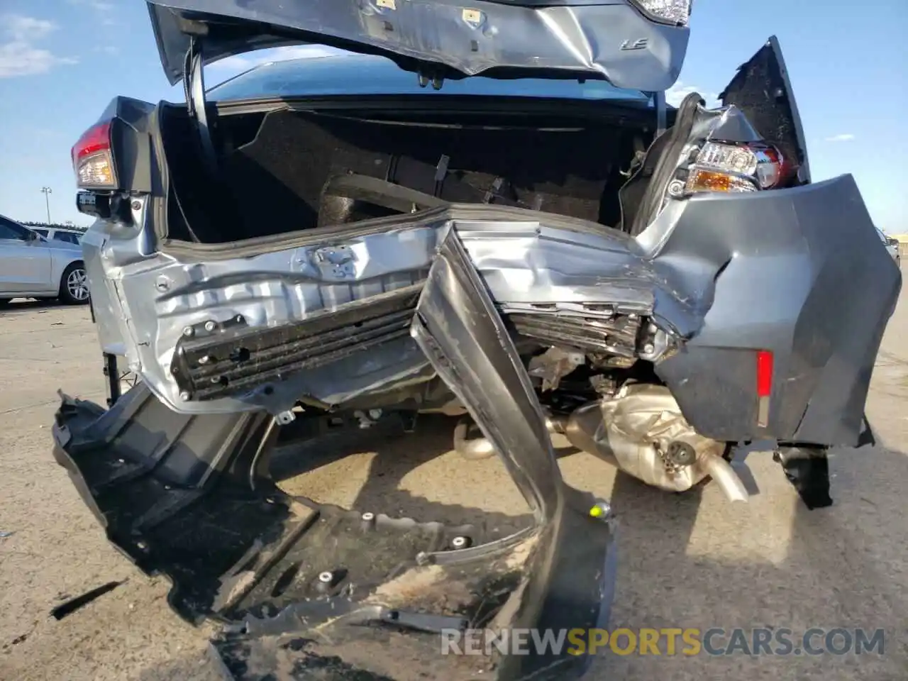 9 Photograph of a damaged car 5YFEPMAE1NP303398 TOYOTA COROLLA 2022