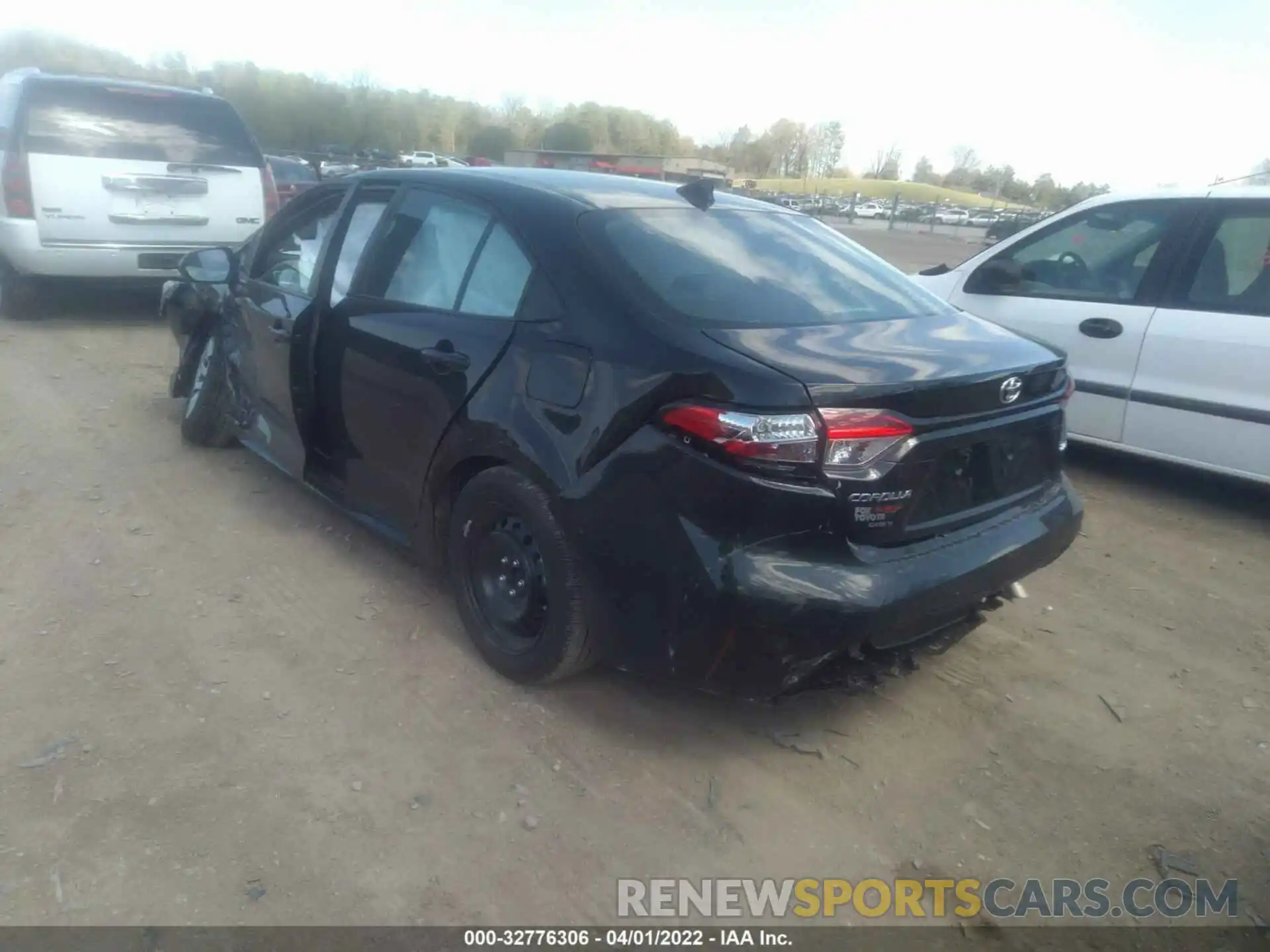 3 Photograph of a damaged car 5YFEPMAE1NP304793 TOYOTA COROLLA 2022