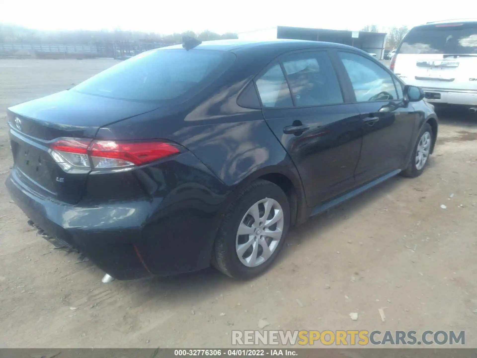 4 Photograph of a damaged car 5YFEPMAE1NP304793 TOYOTA COROLLA 2022