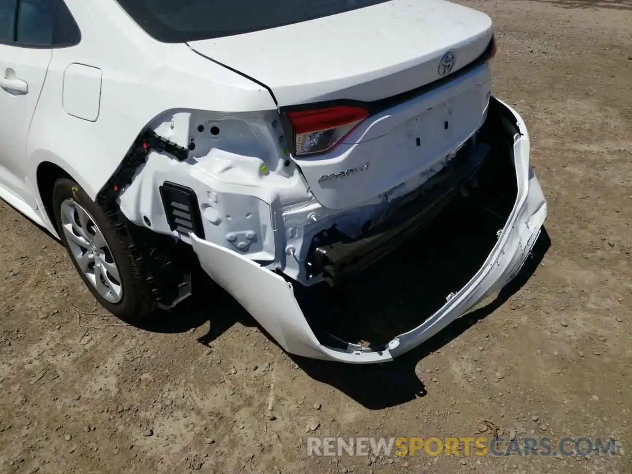 9 Photograph of a damaged car 5YFEPMAE1NP318578 TOYOTA COROLLA 2022