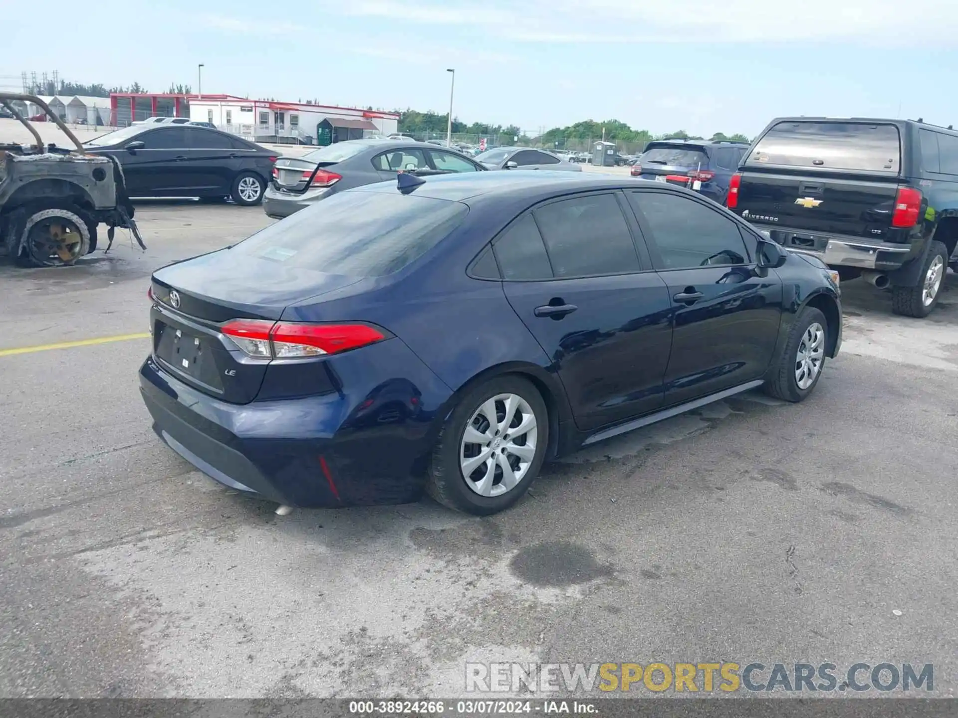 4 Photograph of a damaged car 5YFEPMAE1NP318855 TOYOTA COROLLA 2022