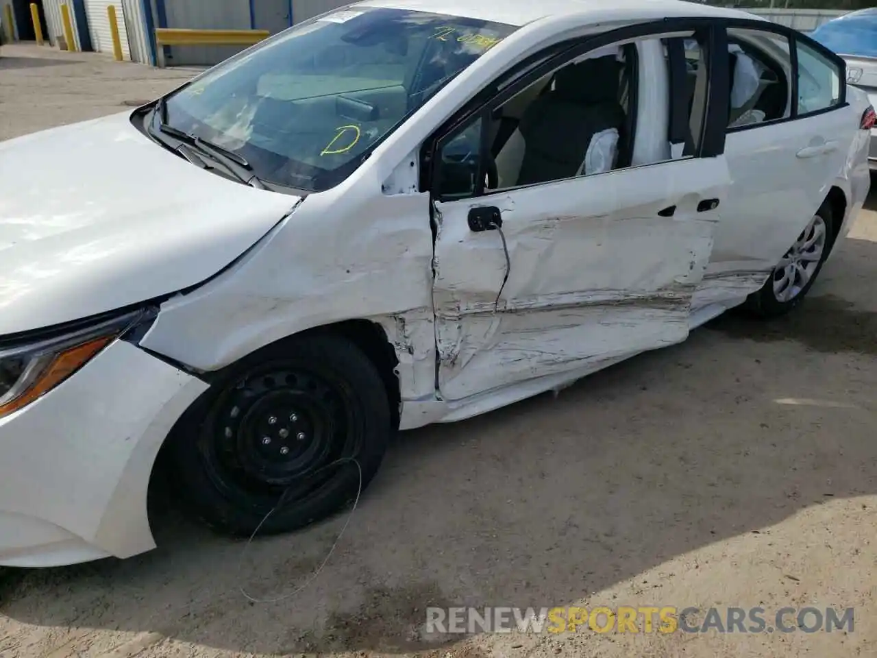 9 Photograph of a damaged car 5YFEPMAE1NP364623 TOYOTA COROLLA 2022