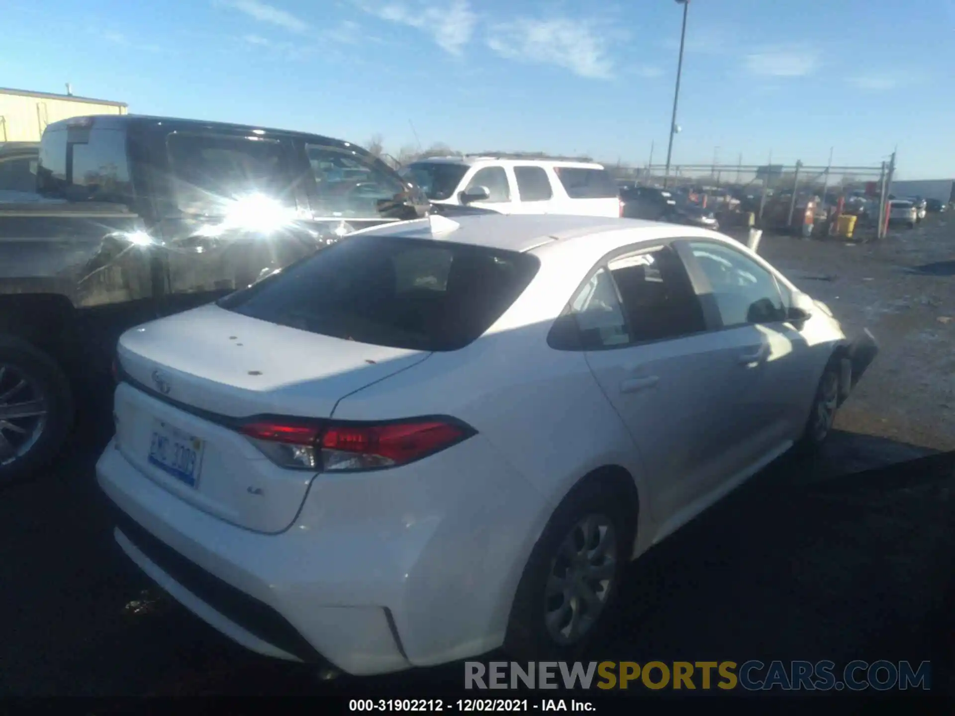 4 Photograph of a damaged car 5YFEPMAE2NP272226 TOYOTA COROLLA 2022