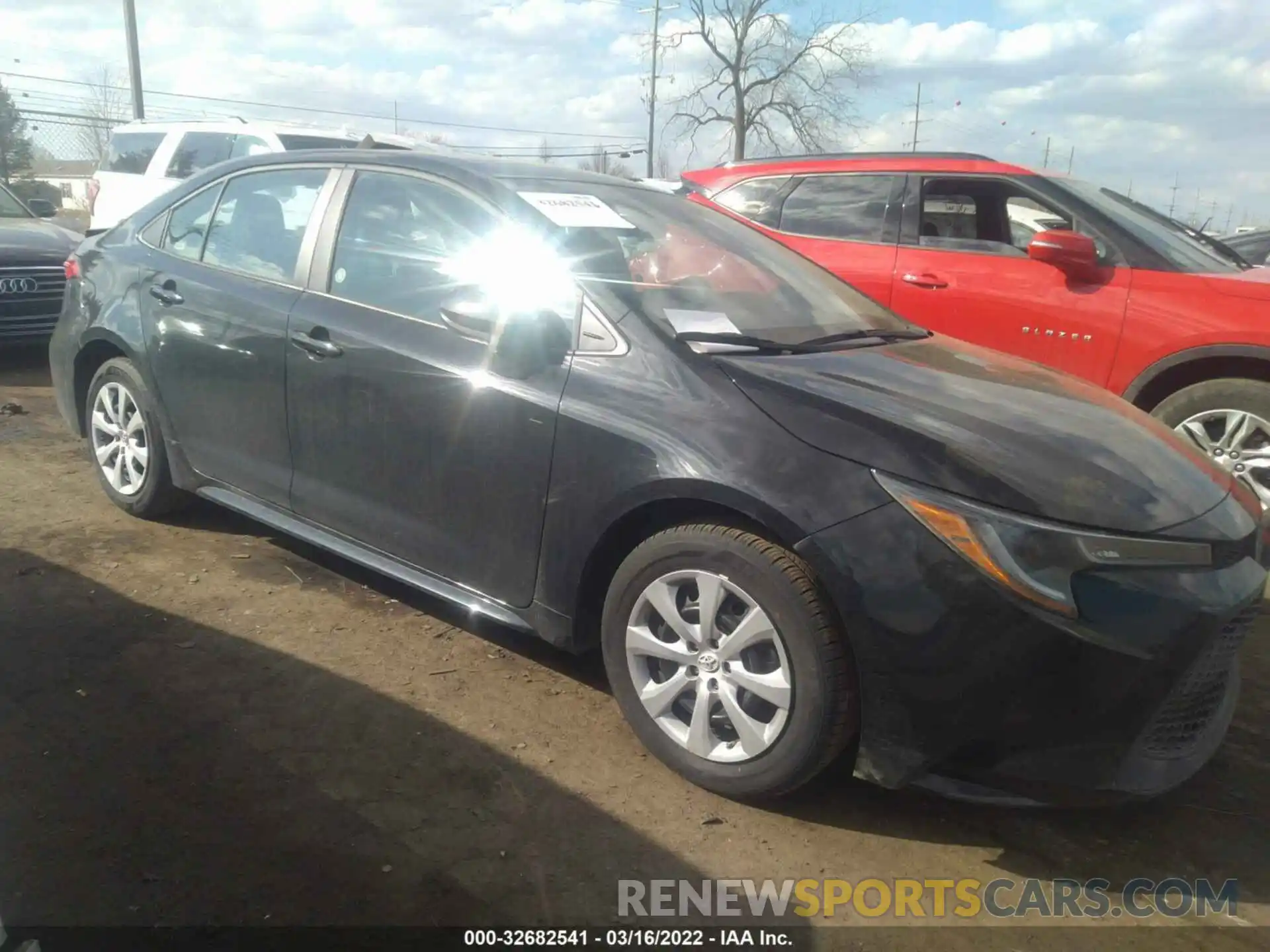 1 Photograph of a damaged car 5YFEPMAE2NP274283 TOYOTA COROLLA 2022