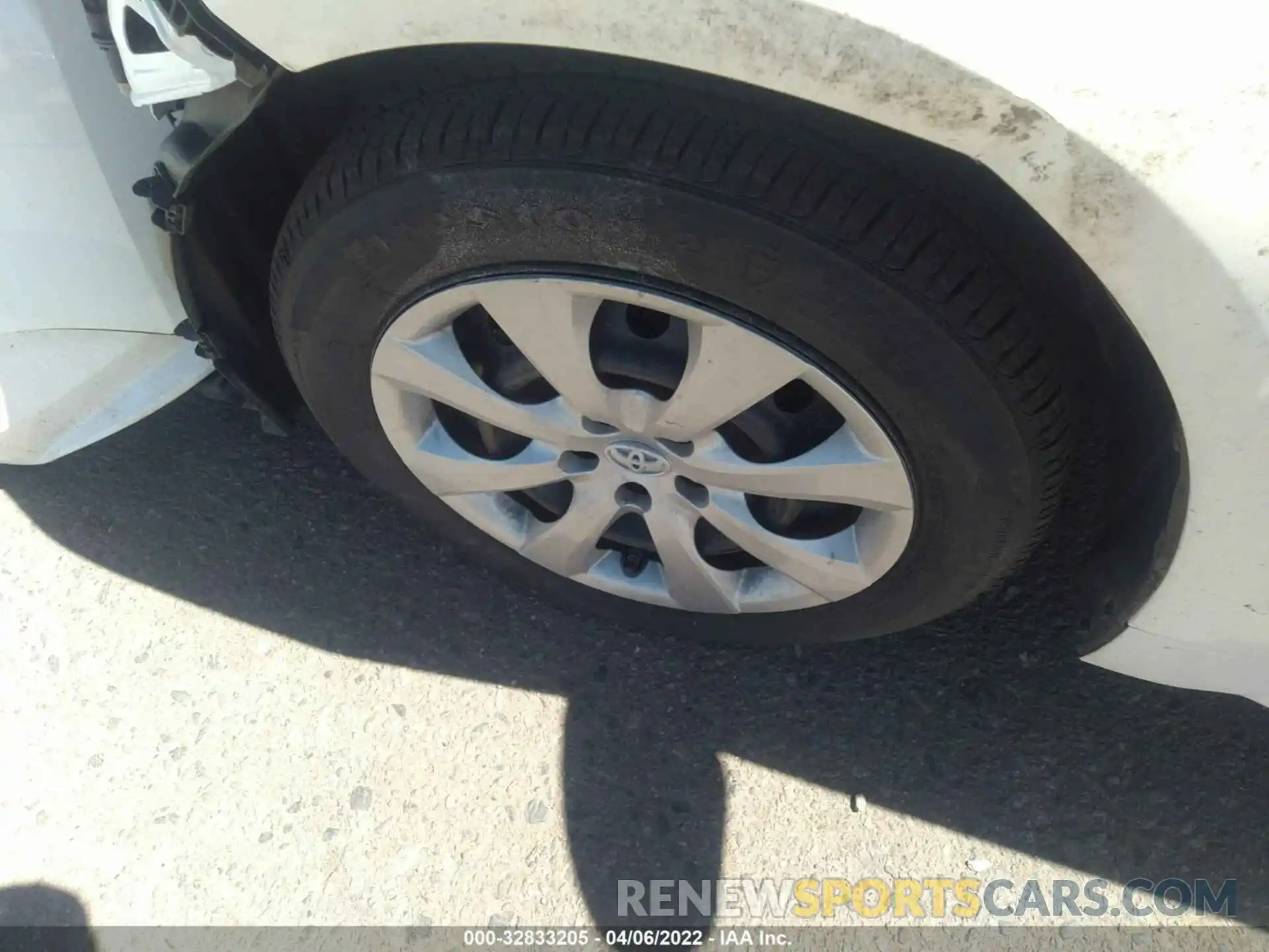 12 Photograph of a damaged car 5YFEPMAE2NP280097 TOYOTA COROLLA 2022