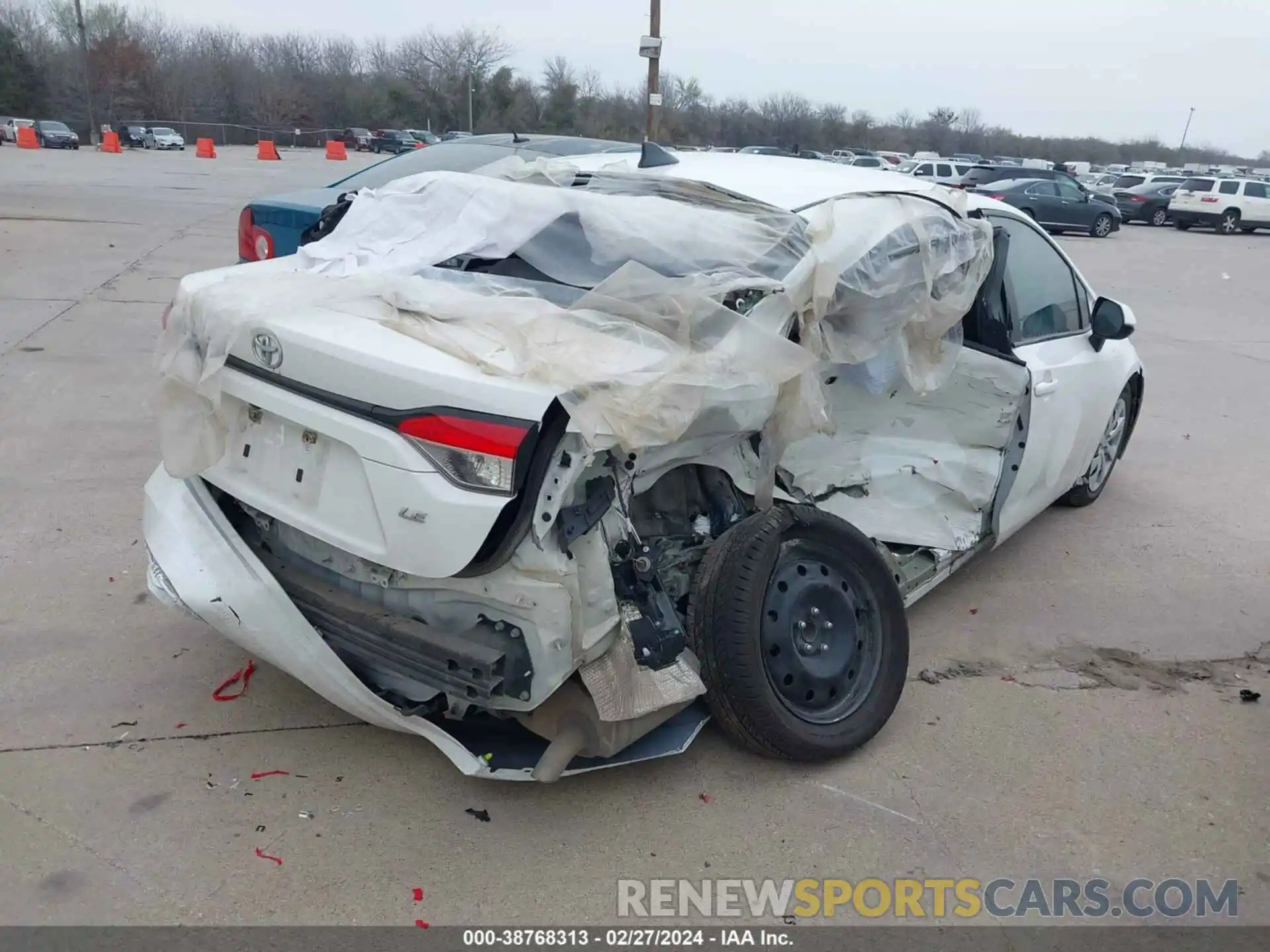 4 Photograph of a damaged car 5YFEPMAE2NP281931 TOYOTA COROLLA 2022