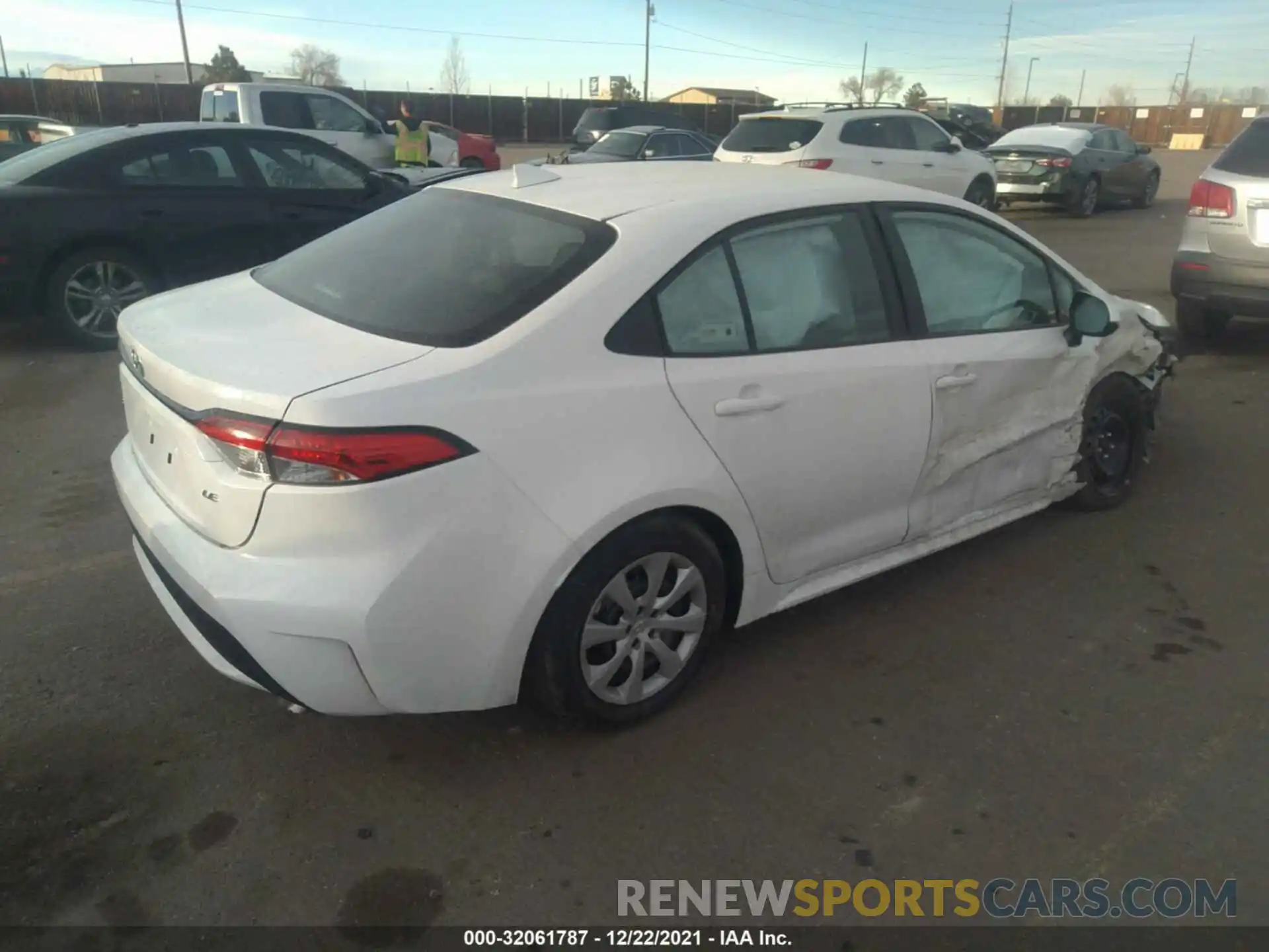 4 Photograph of a damaged car 5YFEPMAE2NP287681 TOYOTA COROLLA 2022