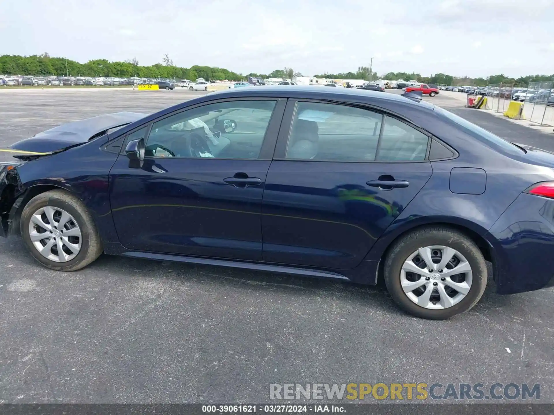 15 Photograph of a damaged car 5YFEPMAE2NP332330 TOYOTA COROLLA 2022