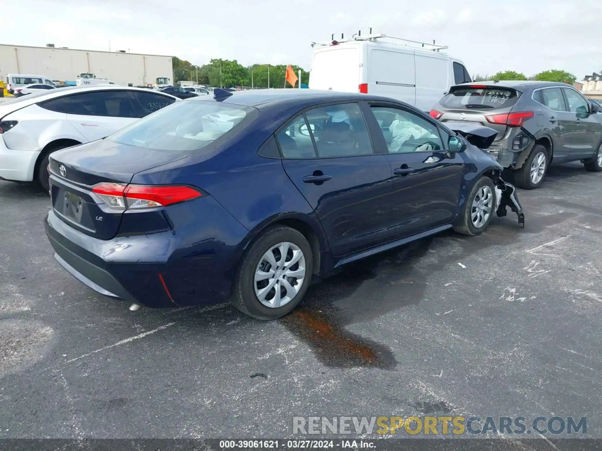 4 Photograph of a damaged car 5YFEPMAE2NP332330 TOYOTA COROLLA 2022