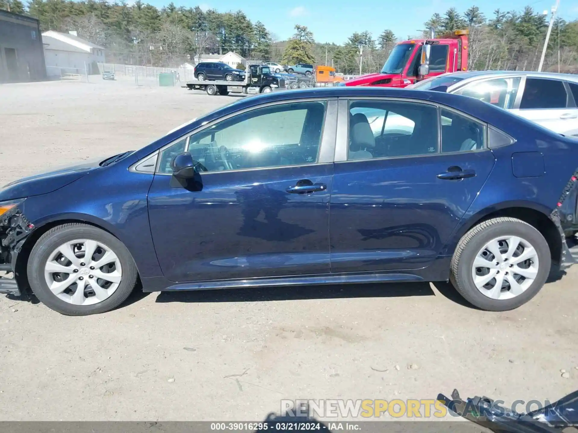 15 Photograph of a damaged car 5YFEPMAE3NP272476 TOYOTA COROLLA 2022