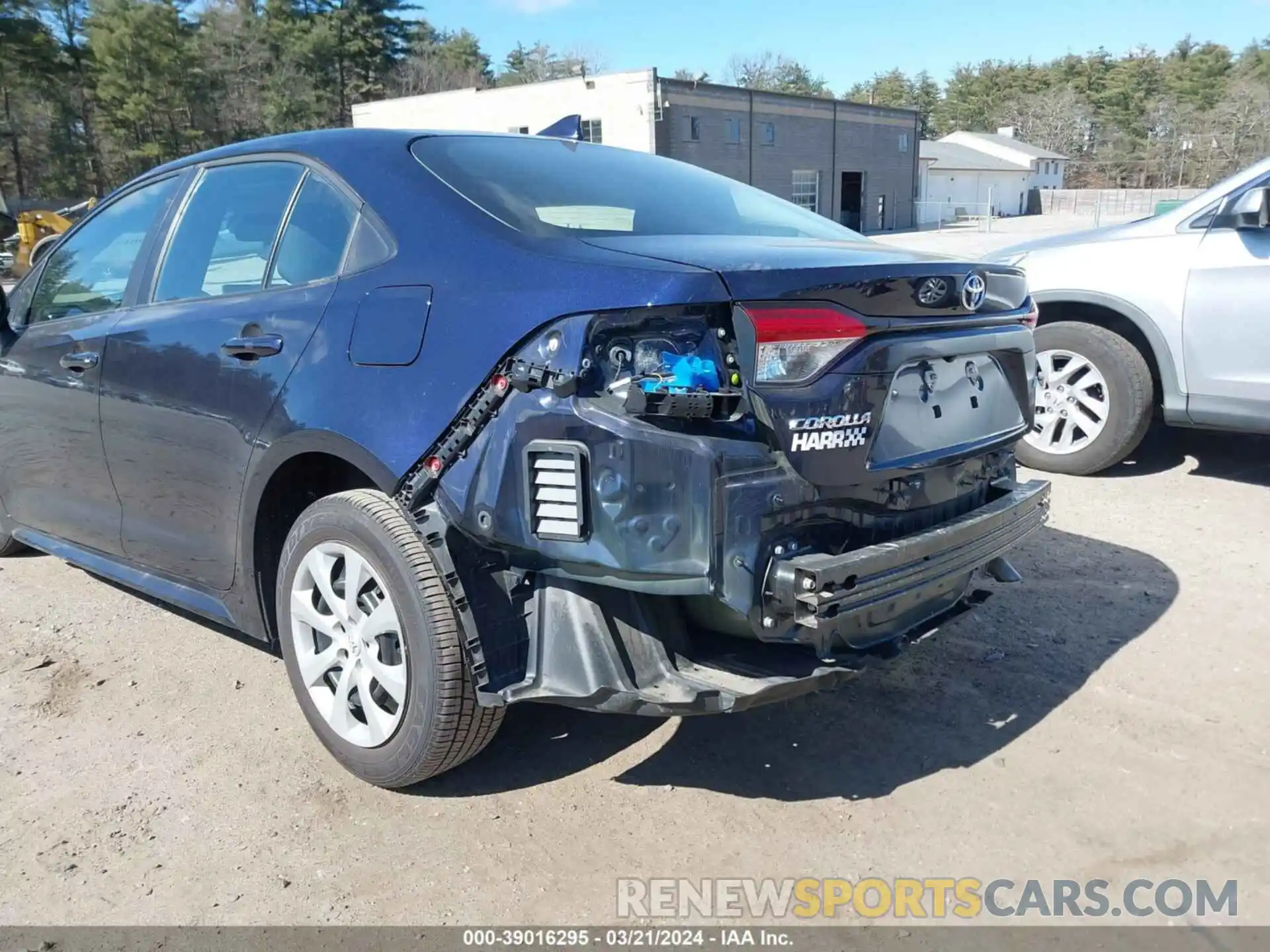 6 Photograph of a damaged car 5YFEPMAE3NP272476 TOYOTA COROLLA 2022