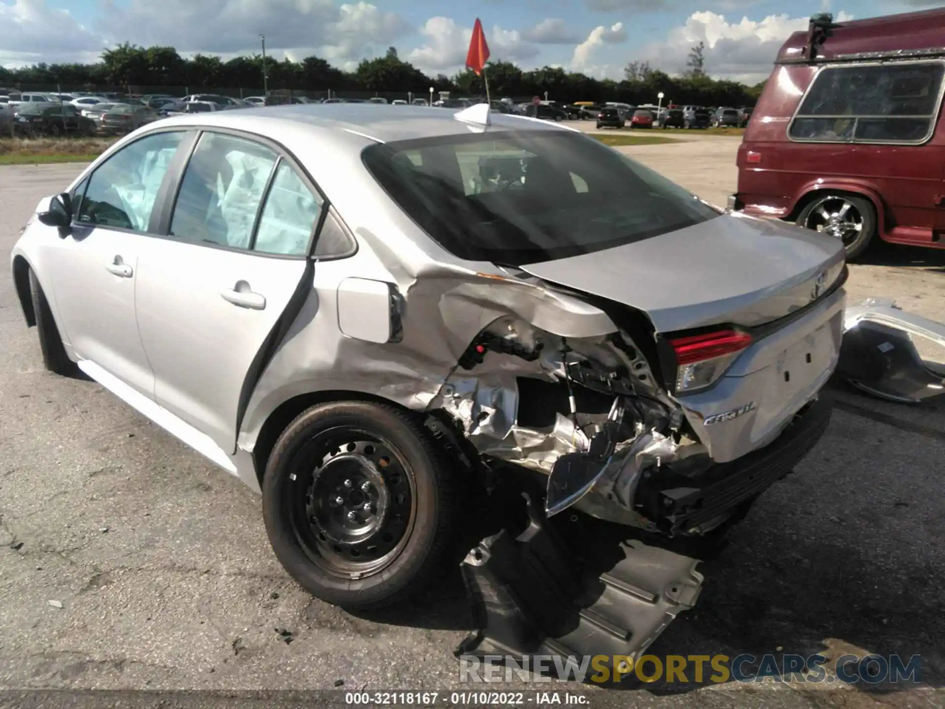 3 Photograph of a damaged car 5YFEPMAE3NP272526 TOYOTA COROLLA 2022