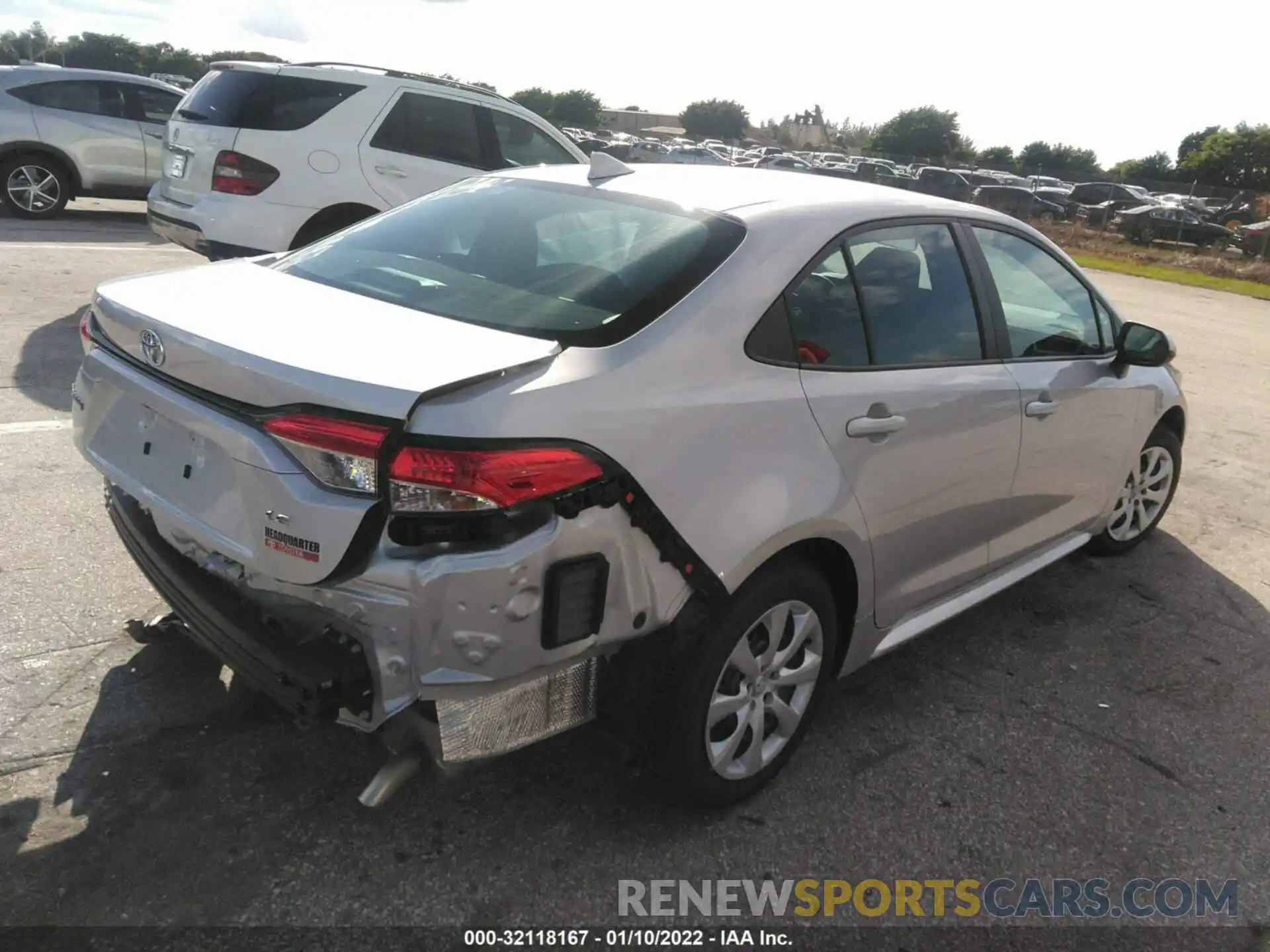 4 Photograph of a damaged car 5YFEPMAE3NP272526 TOYOTA COROLLA 2022