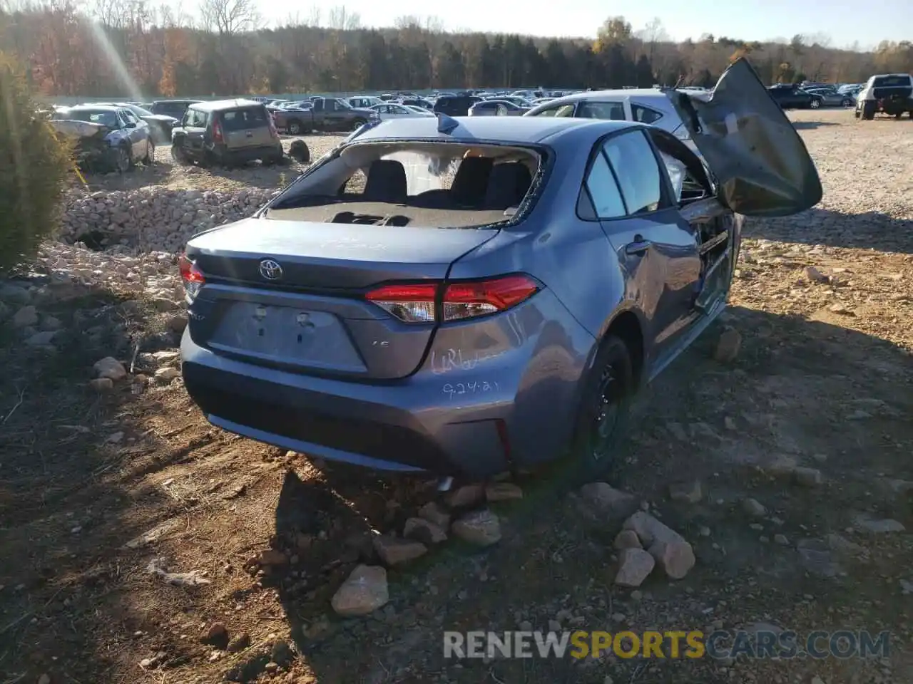 4 Photograph of a damaged car 5YFEPMAE3NP272803 TOYOTA COROLLA 2022