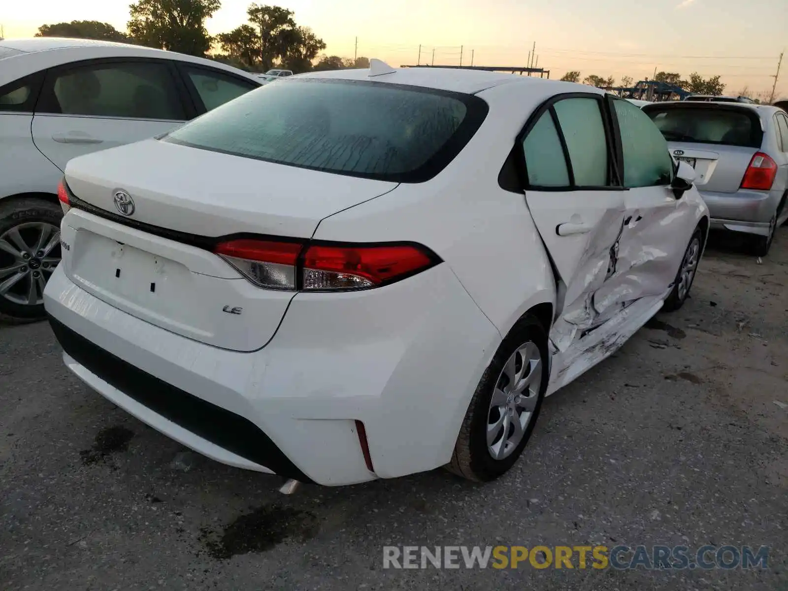 4 Photograph of a damaged car 5YFEPMAE3NP278455 TOYOTA COROLLA 2022