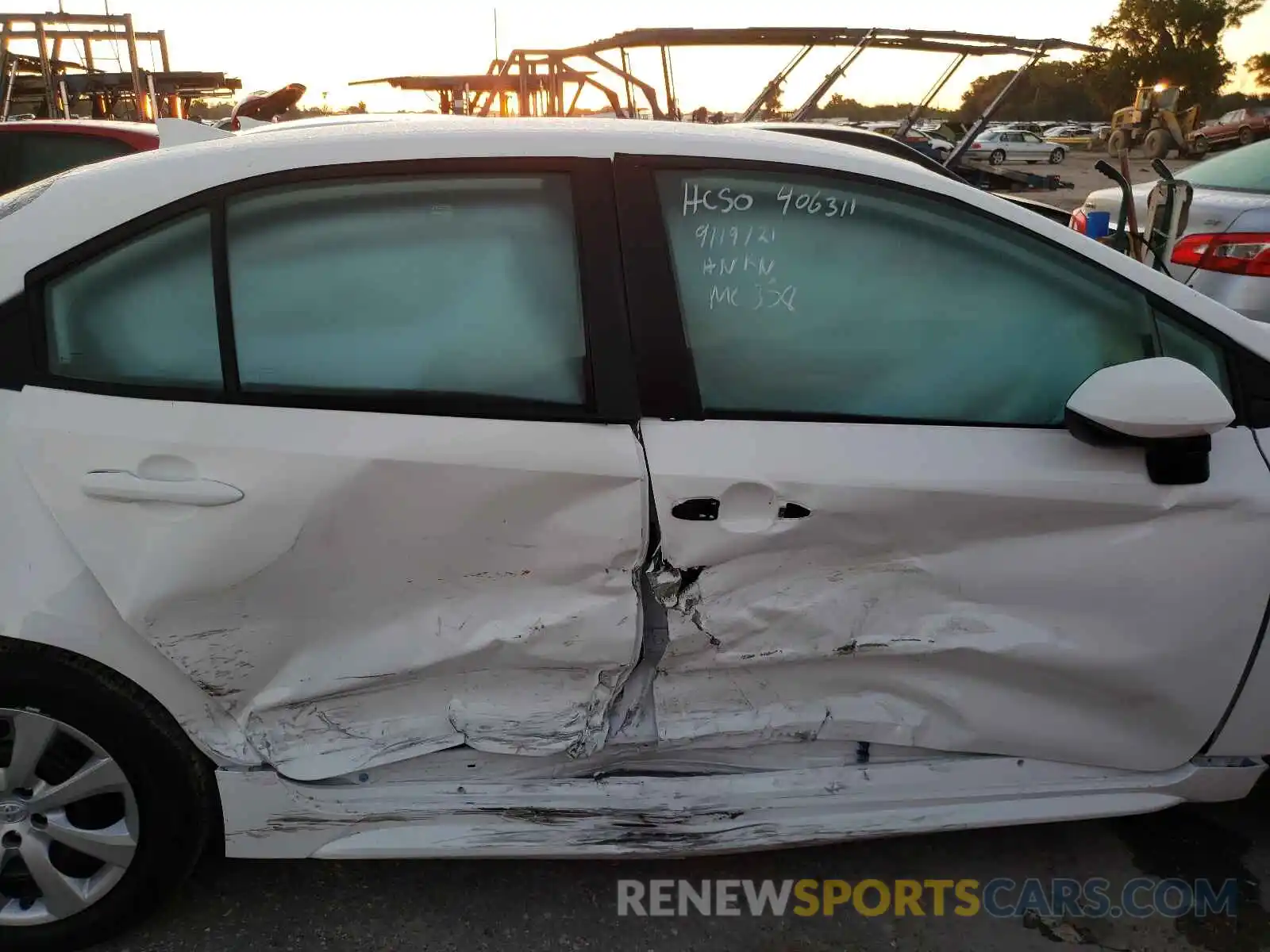 9 Photograph of a damaged car 5YFEPMAE3NP278455 TOYOTA COROLLA 2022