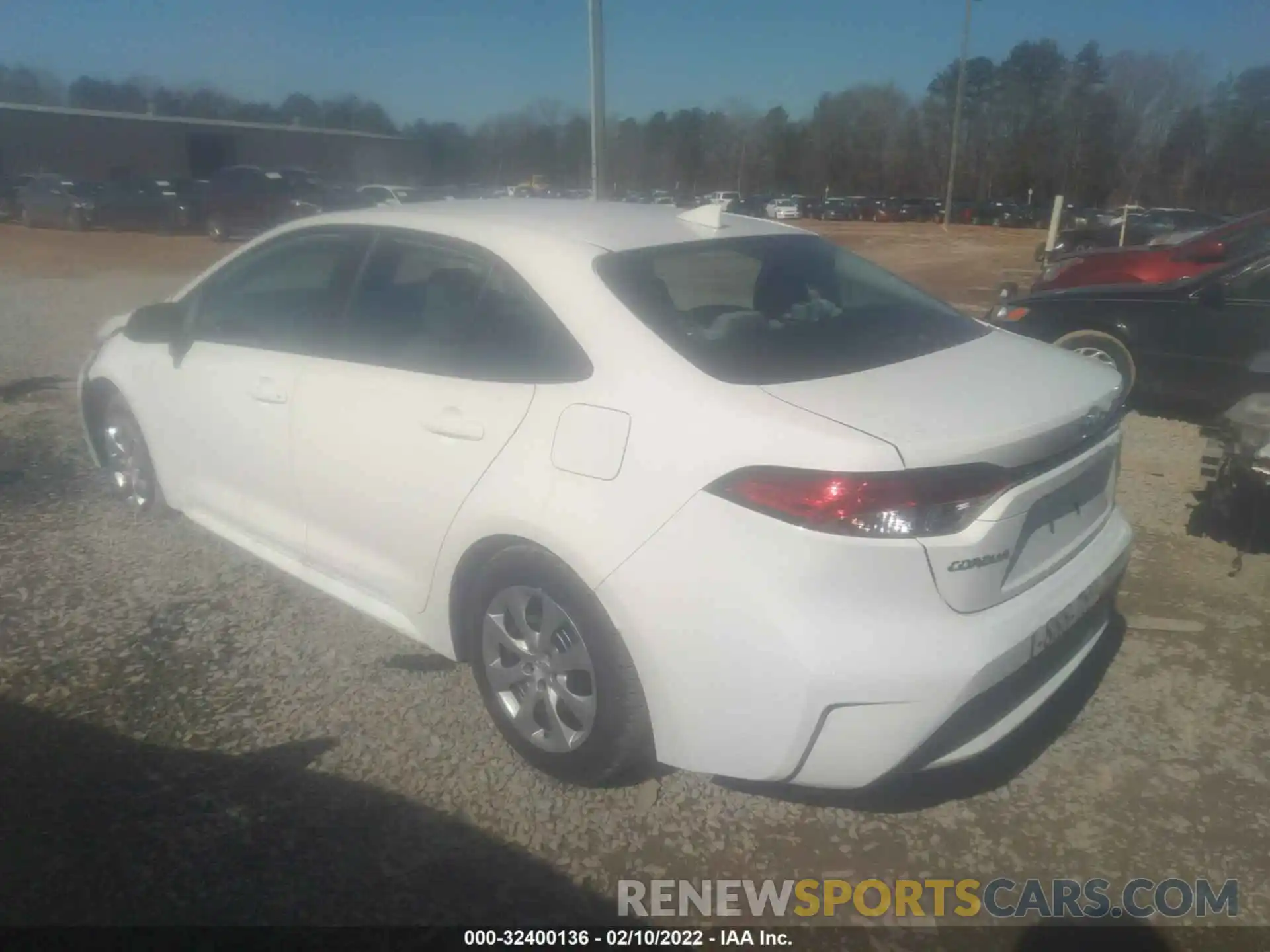 3 Photograph of a damaged car 5YFEPMAE3NP283039 TOYOTA COROLLA 2022