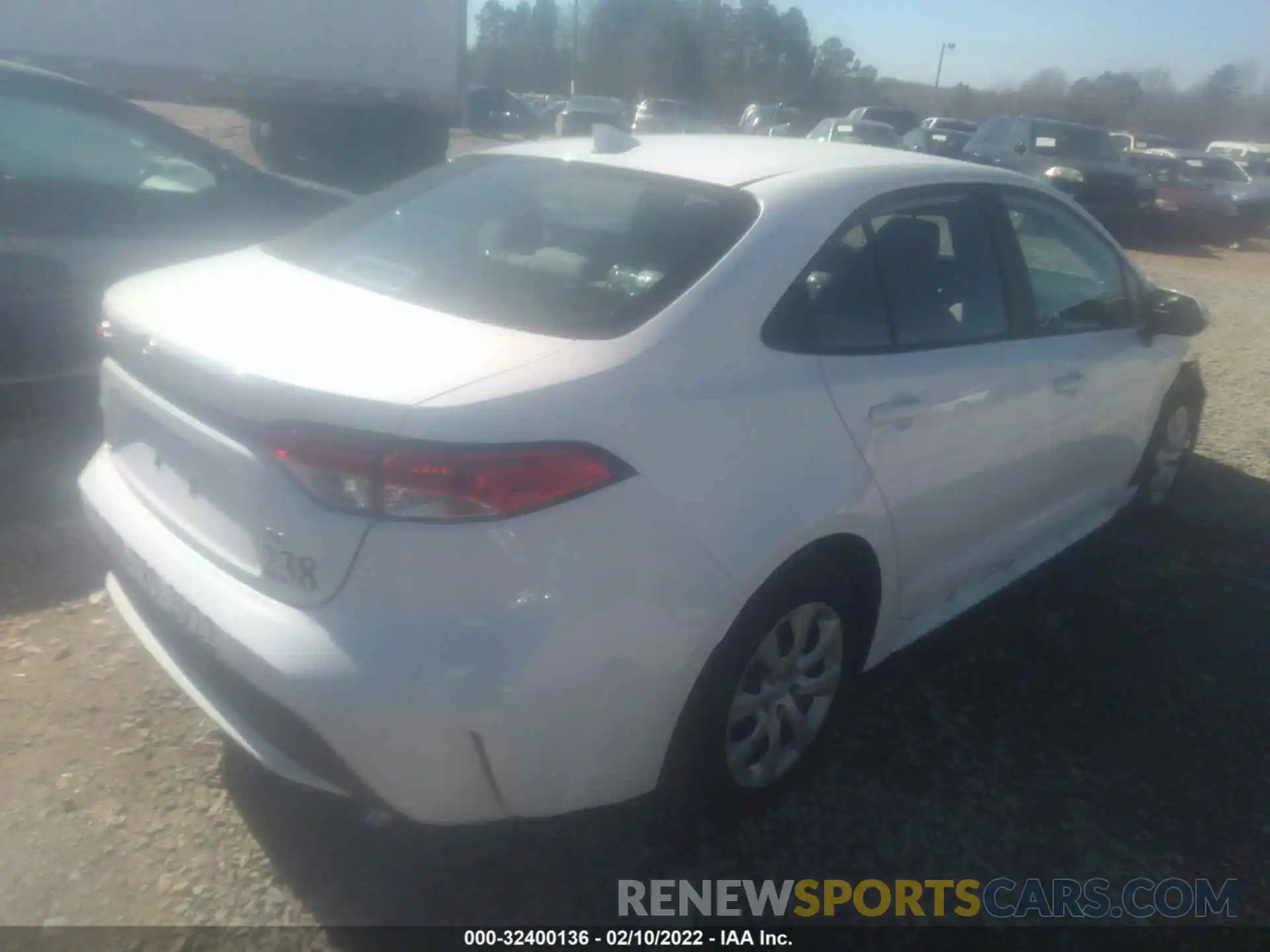 4 Photograph of a damaged car 5YFEPMAE3NP283039 TOYOTA COROLLA 2022