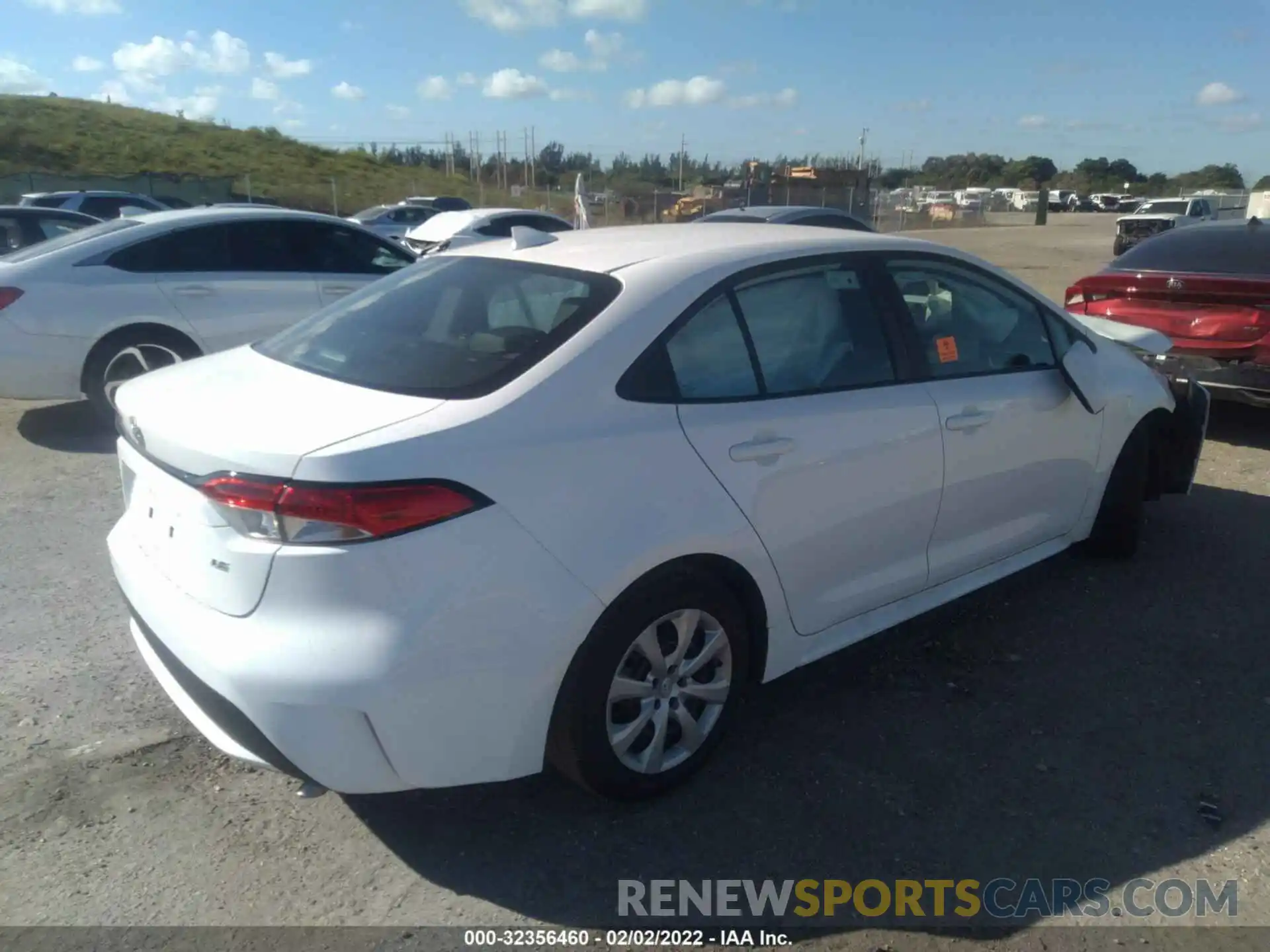 4 Photograph of a damaged car 5YFEPMAE3NP287270 TOYOTA COROLLA 2022