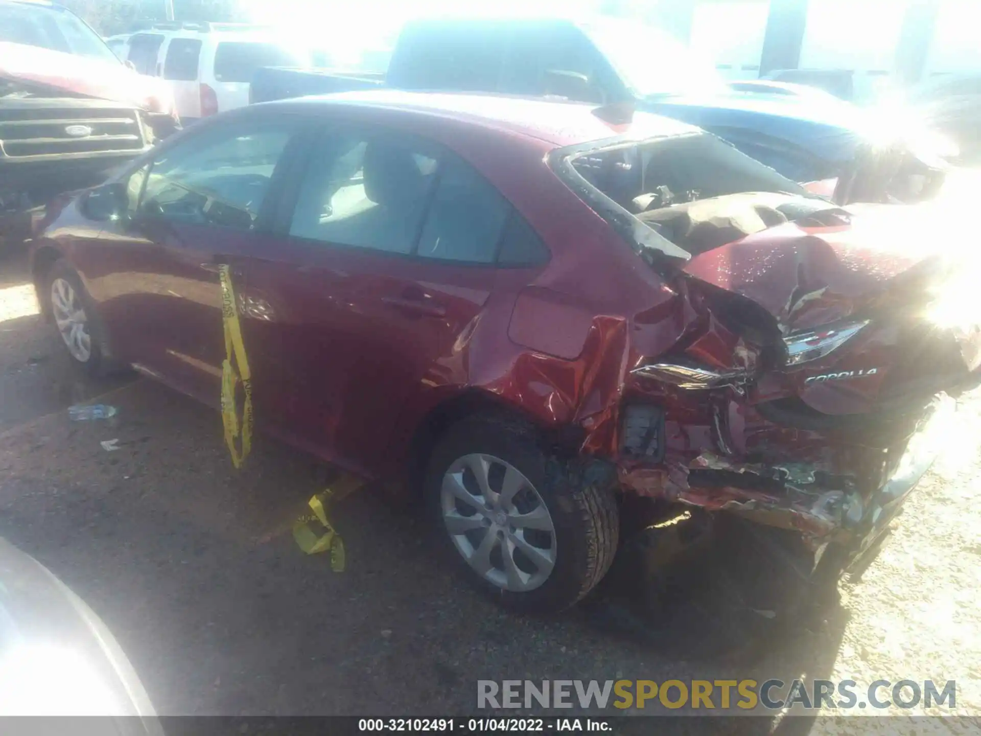 3 Photograph of a damaged car 5YFEPMAE3NP288788 TOYOTA COROLLA 2022