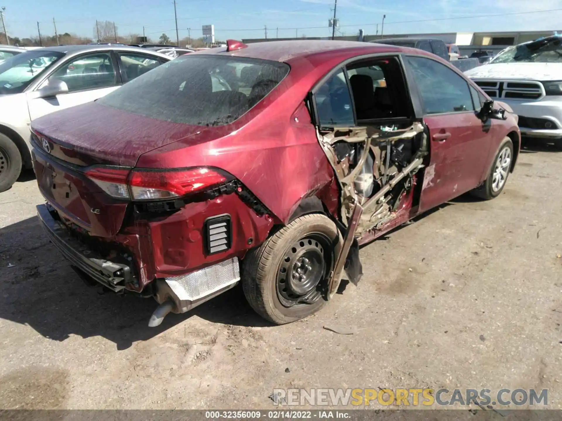 4 Photograph of a damaged car 5YFEPMAE3NP293053 TOYOTA COROLLA 2022