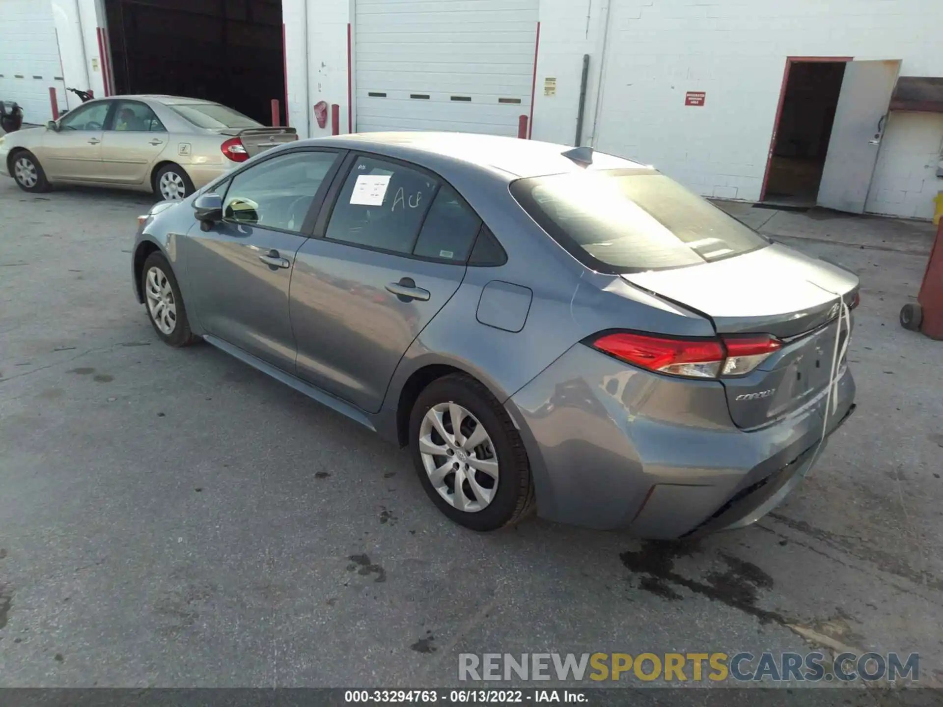 3 Photograph of a damaged car 5YFEPMAE3NP294106 TOYOTA COROLLA 2022