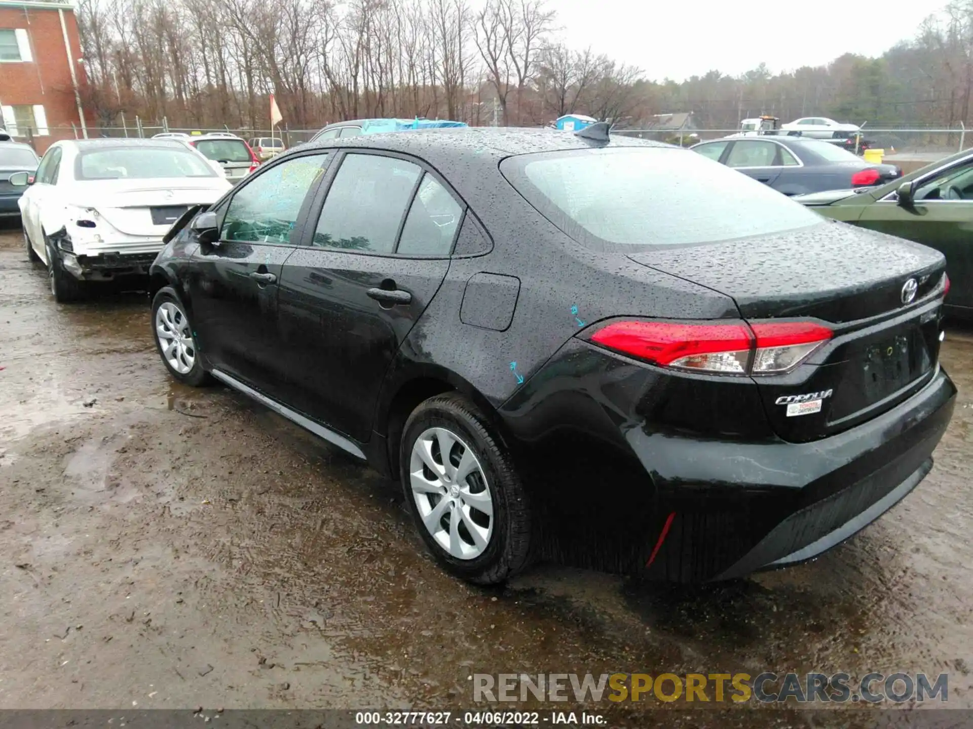 3 Photograph of a damaged car 5YFEPMAE3NP294770 TOYOTA COROLLA 2022