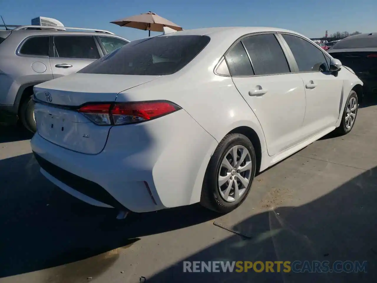 4 Photograph of a damaged car 5YFEPMAE3NP297099 TOYOTA COROLLA 2022