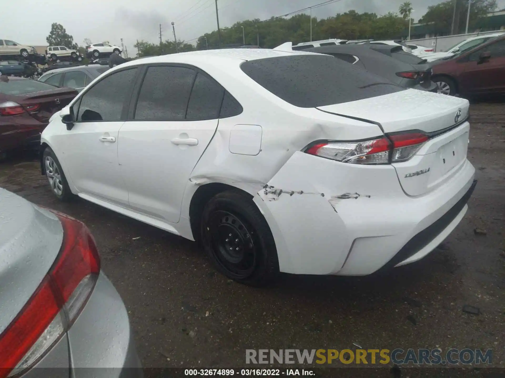 3 Photograph of a damaged car 5YFEPMAE3NP301944 TOYOTA COROLLA 2022