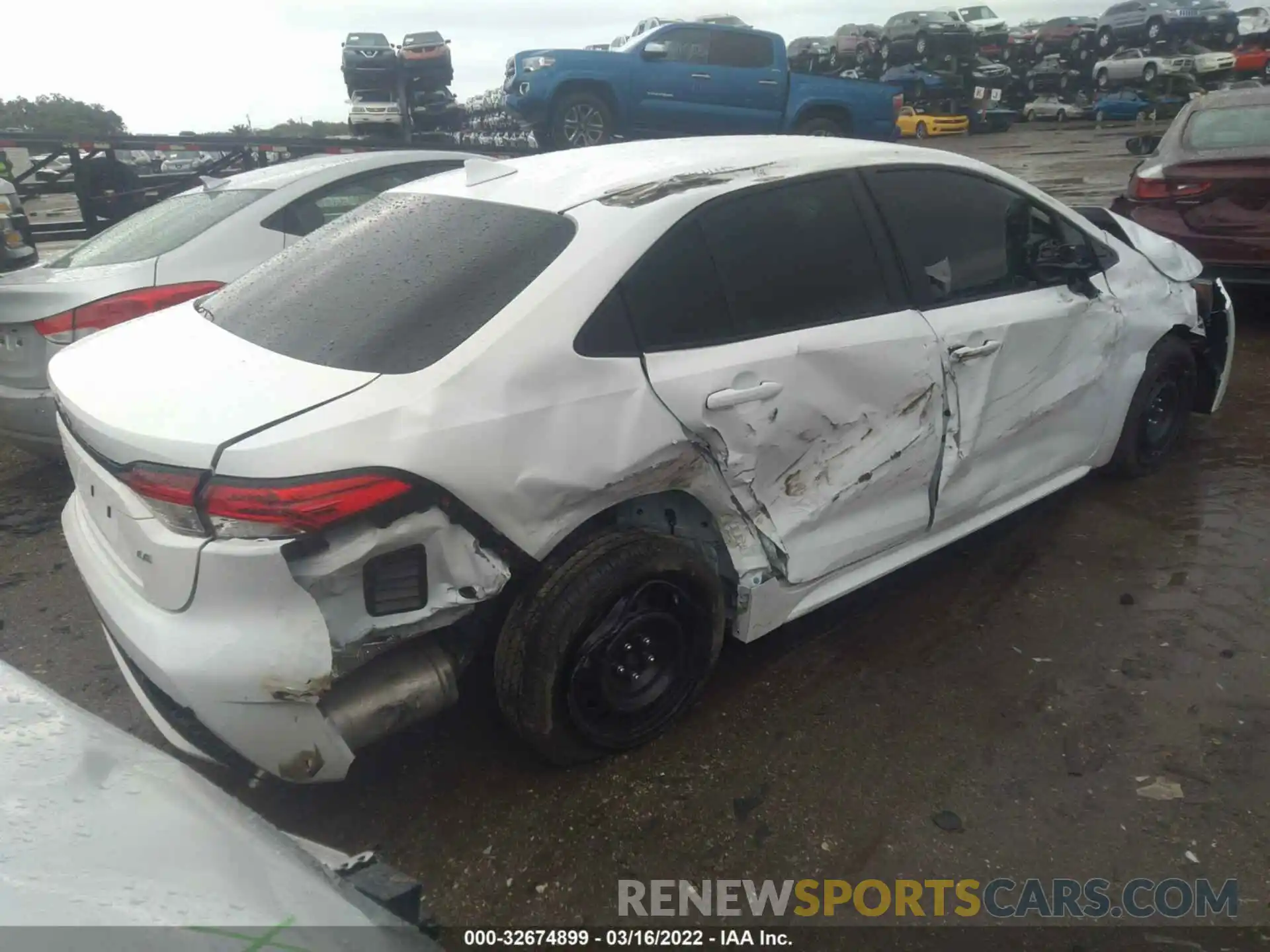 4 Photograph of a damaged car 5YFEPMAE3NP301944 TOYOTA COROLLA 2022