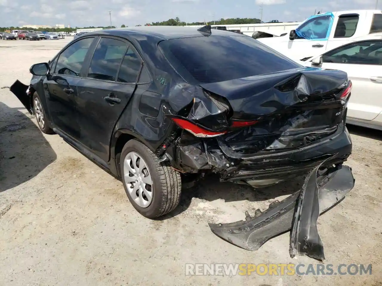 3 Photograph of a damaged car 5YFEPMAE3NP307386 TOYOTA COROLLA 2022