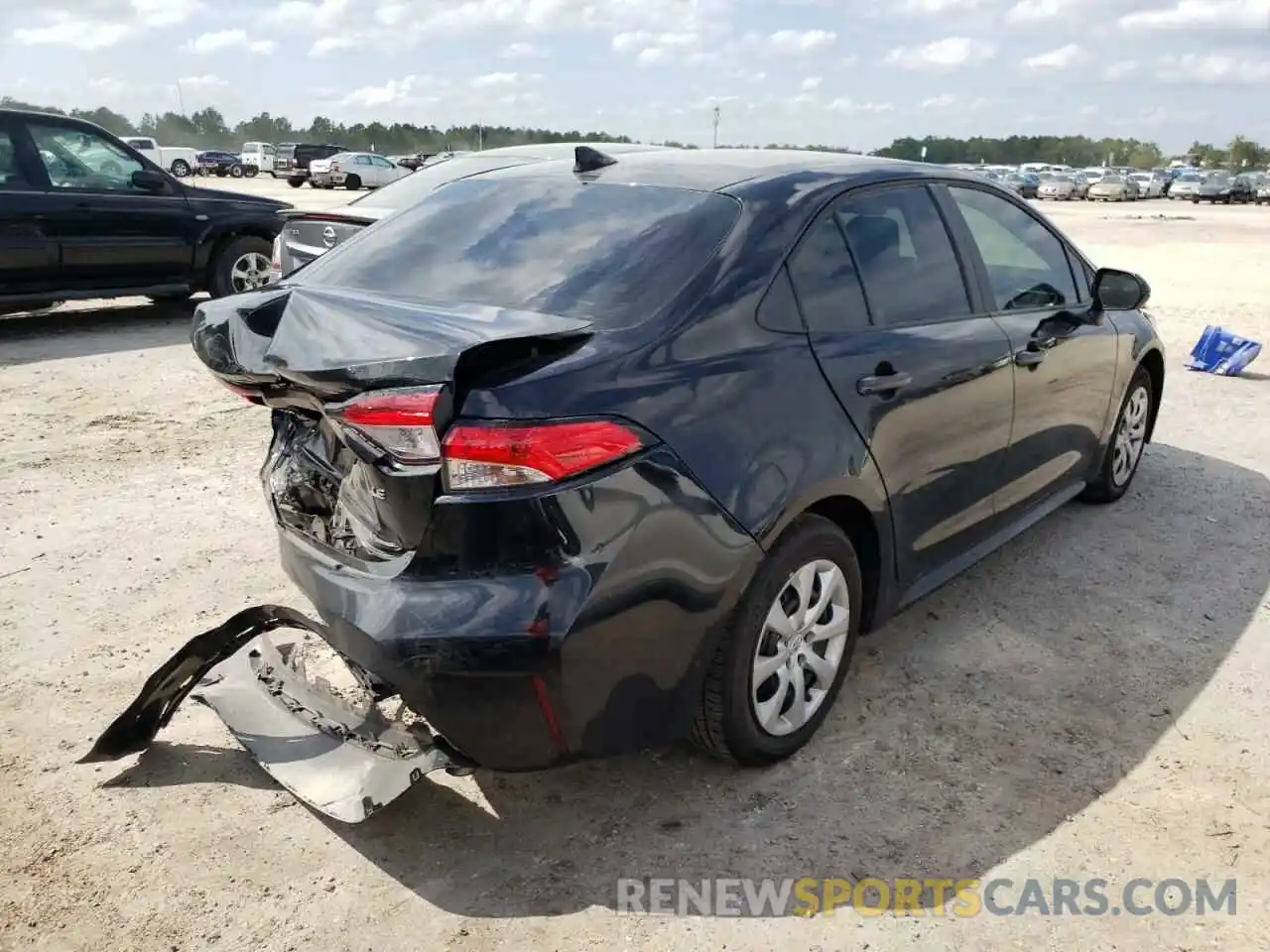 4 Photograph of a damaged car 5YFEPMAE3NP307386 TOYOTA COROLLA 2022