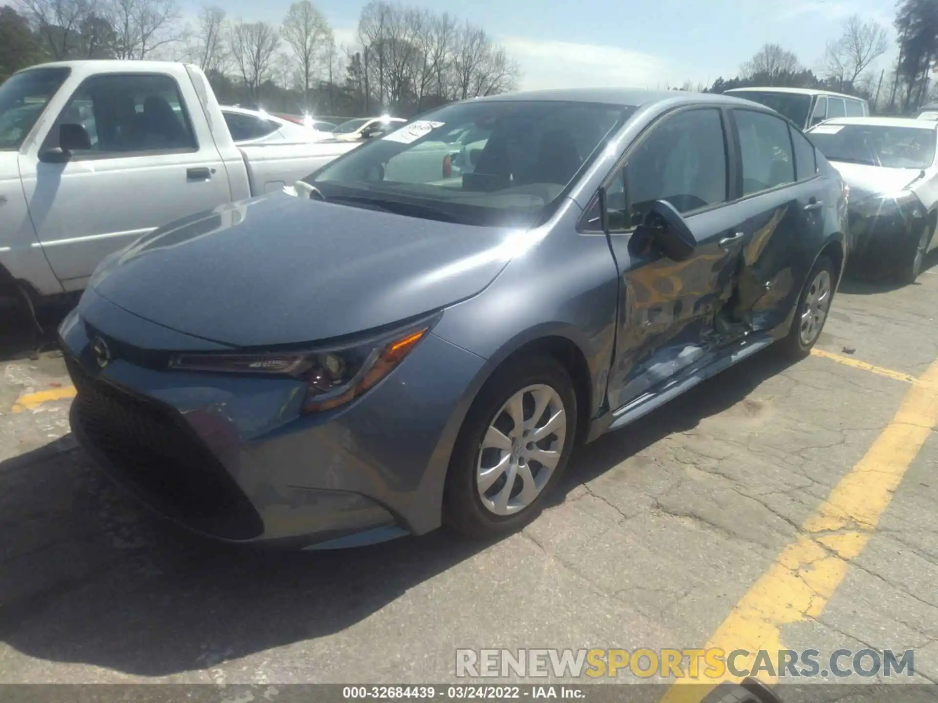 2 Photograph of a damaged car 5YFEPMAE3NP312474 TOYOTA COROLLA 2022