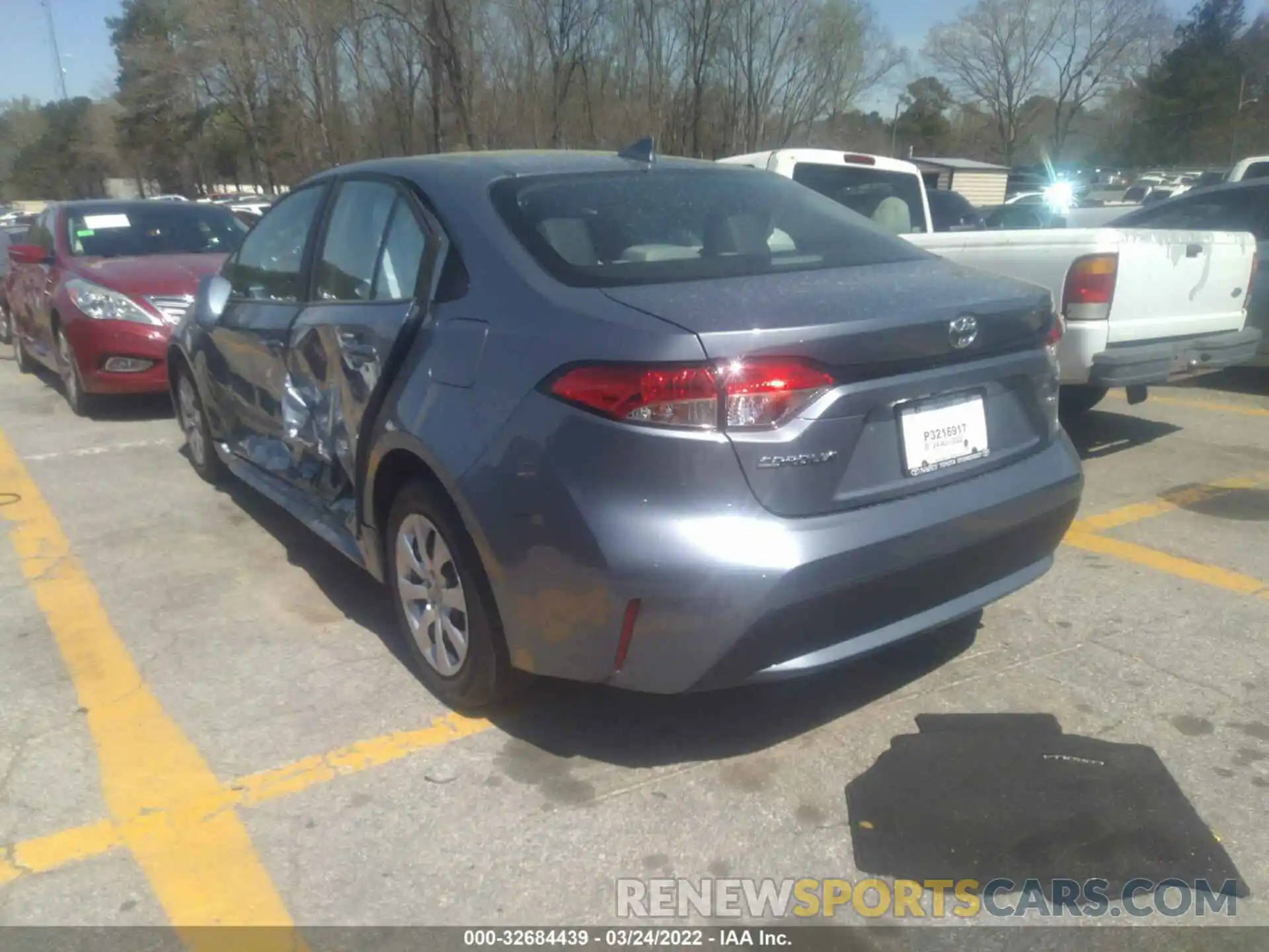 3 Photograph of a damaged car 5YFEPMAE3NP312474 TOYOTA COROLLA 2022