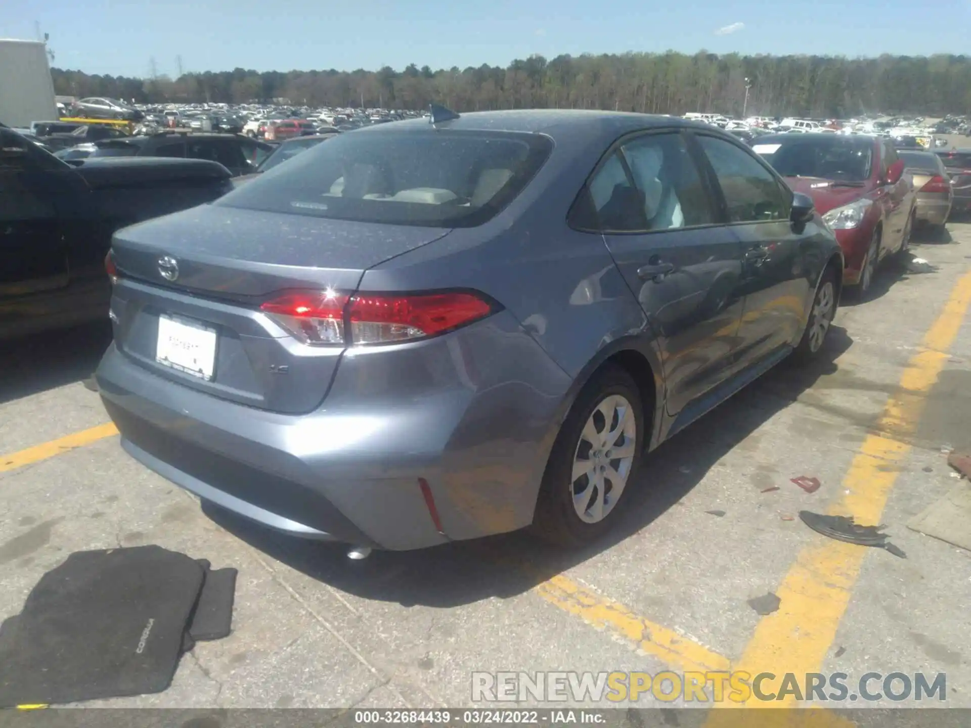 4 Photograph of a damaged car 5YFEPMAE3NP312474 TOYOTA COROLLA 2022